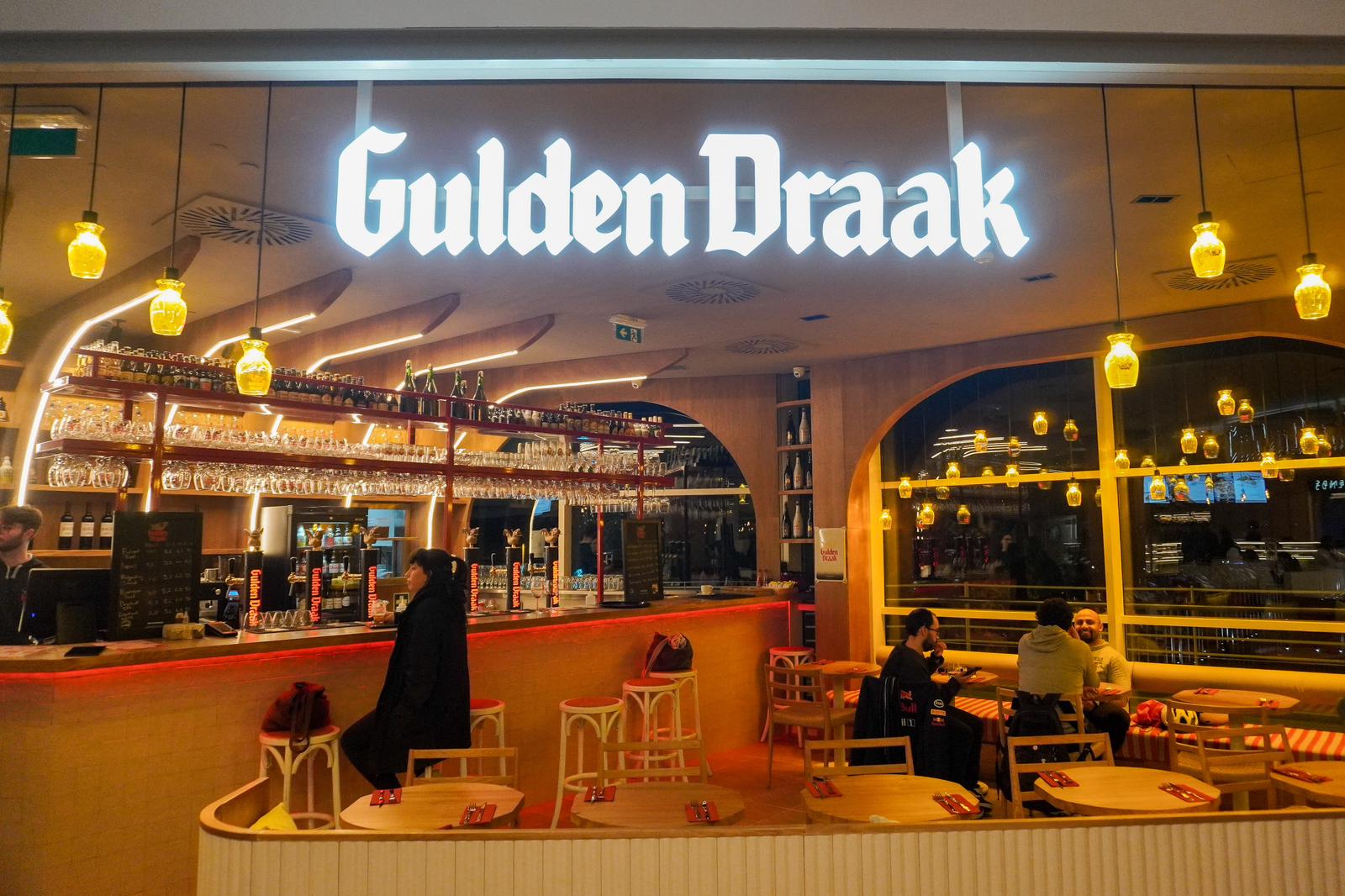 Da cerveja com sabor a bacon ao tiramisù, conhecemos o paraíso para os amantes desta bebida