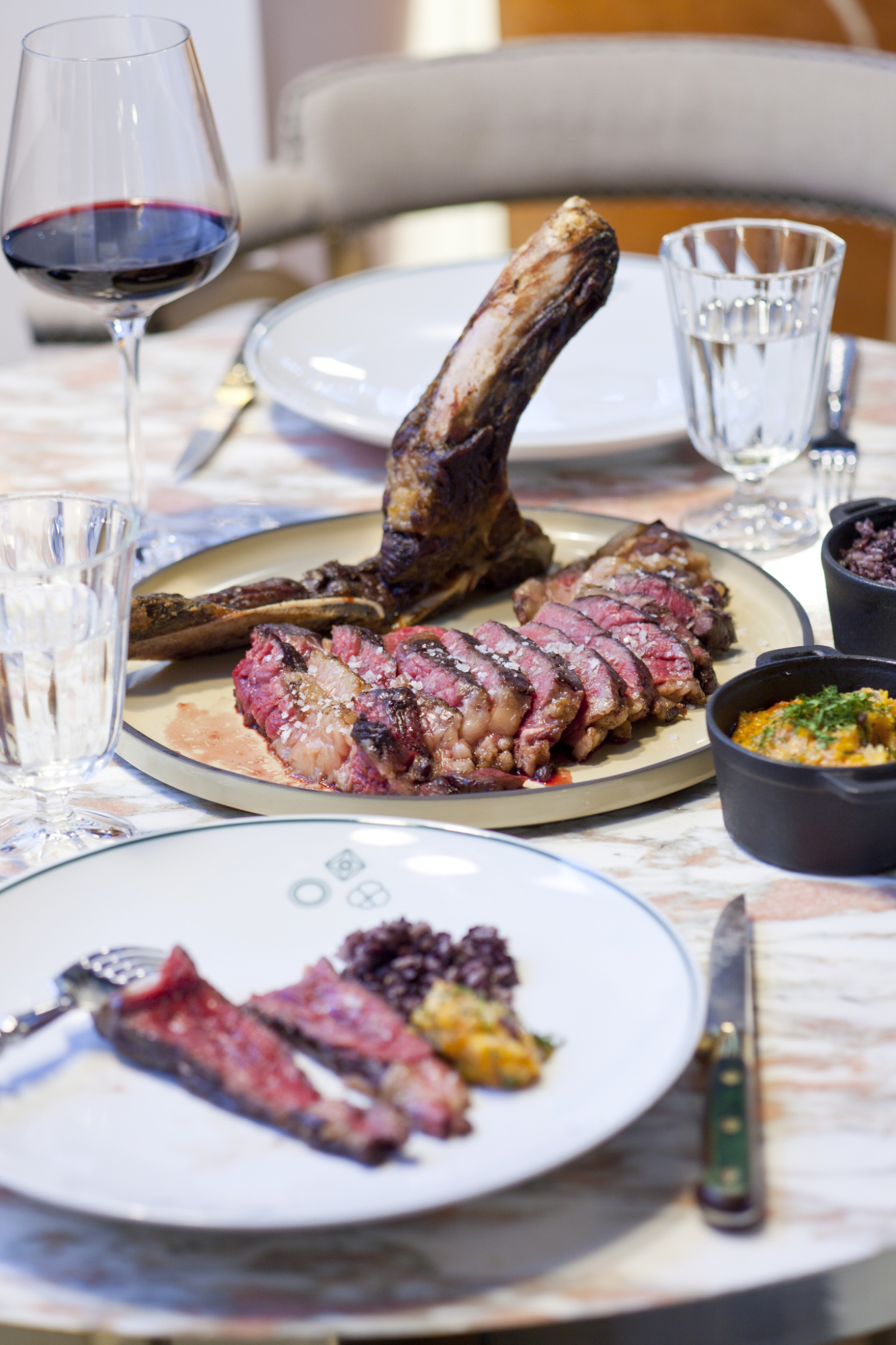 Carnes El Capricho, um bar de tertúlias e um terraço francês. É assim o Meat Me, o novo restaurante do Chiado