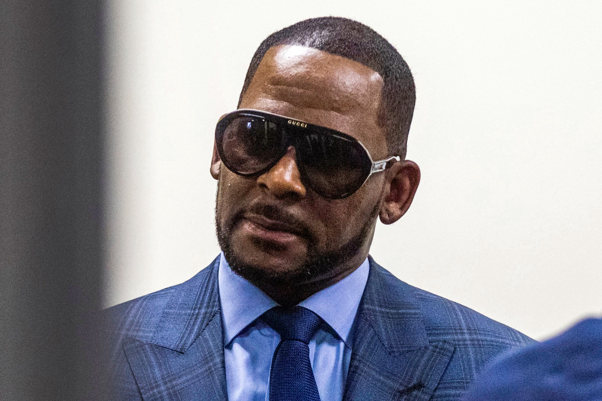 R. Kelly foi preso e acusado de tráfico sexual