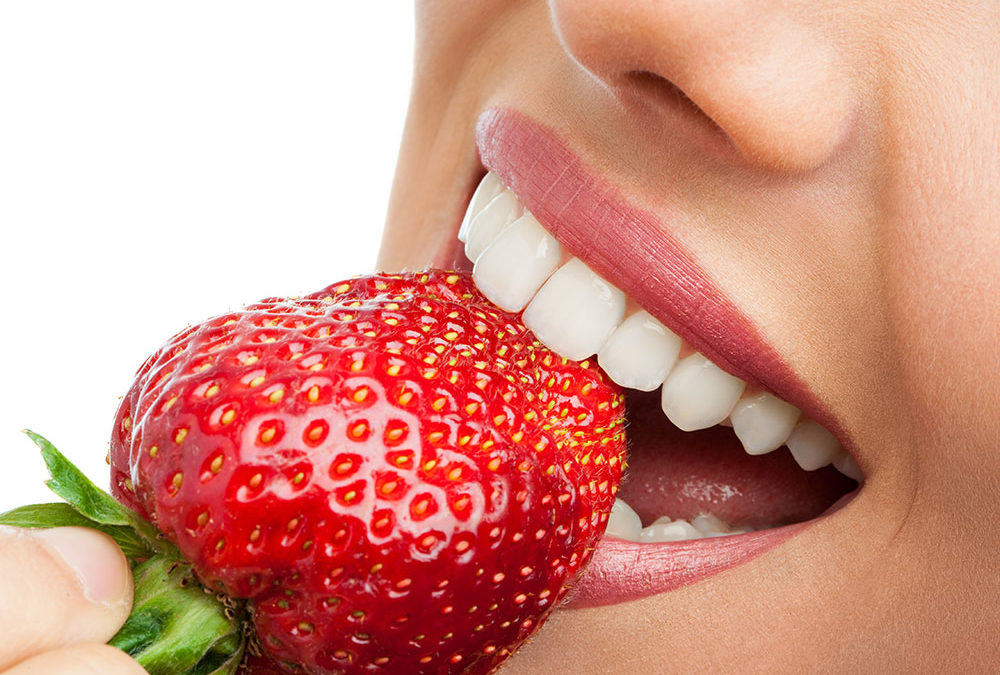 Estes são os alimentos que deve comer para proteger os seus dentes