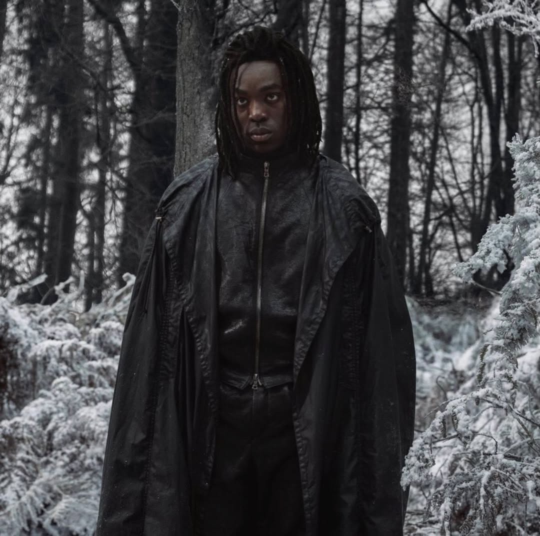 Ator que vai fazer de Severus Snape na nova série “Harry Potter” ameaçado de morte. Veja as fotos de Paapa Essiedu