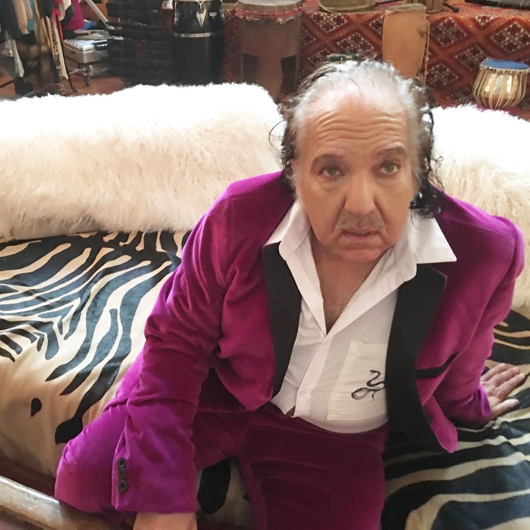Ator porno Ron Jeremy acusado de mais sete crimes de abuso sexual. Pena pode ir até aos 330 anos de prisão