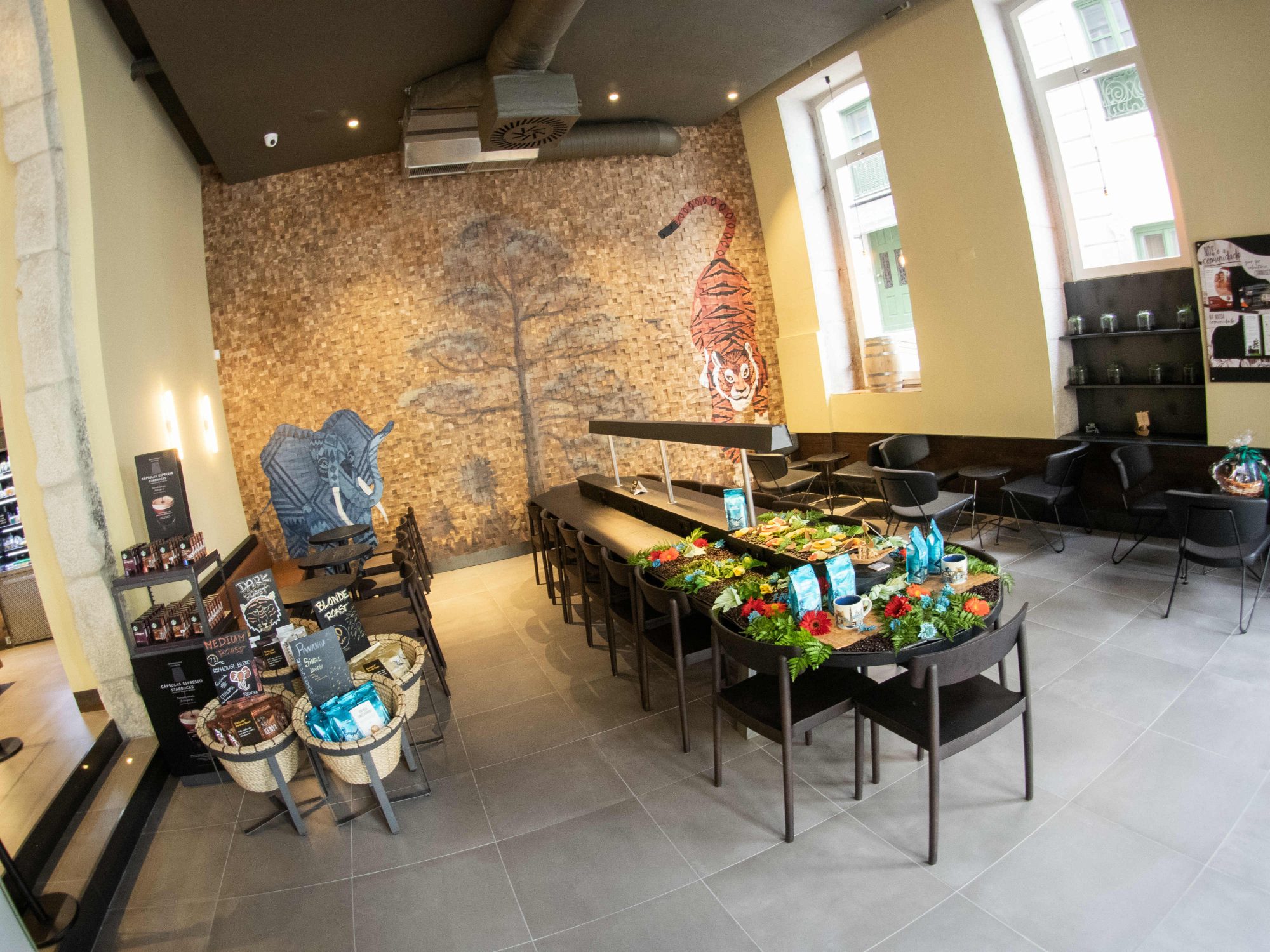 Alguém pediu um Latte? Há um novo Starbucks no Porto (e é gigante)