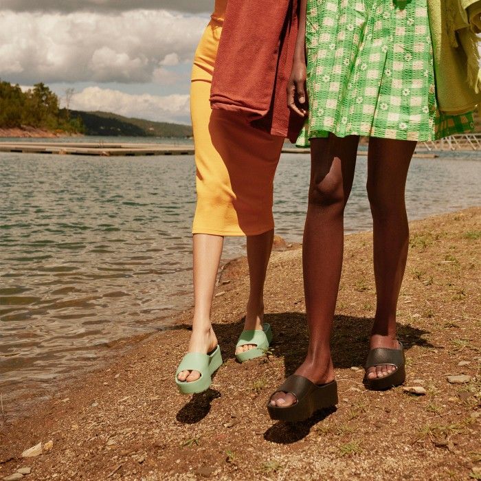 Esta marca de calçado portuguesa está em saldos — e tem sandálias a partir de 27,90€