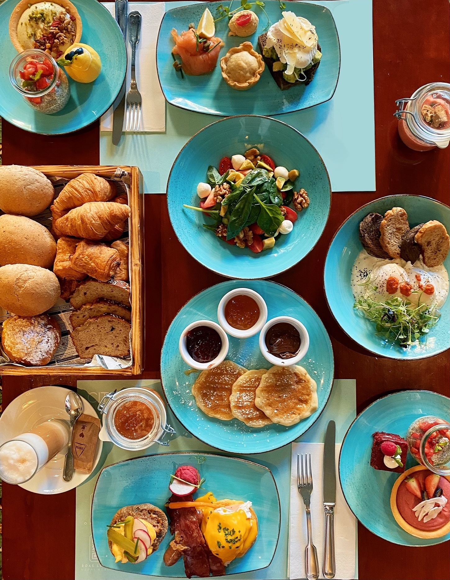 Este brunch tem fonte de chocolate e é grátis para miúdos até aos 4 anos