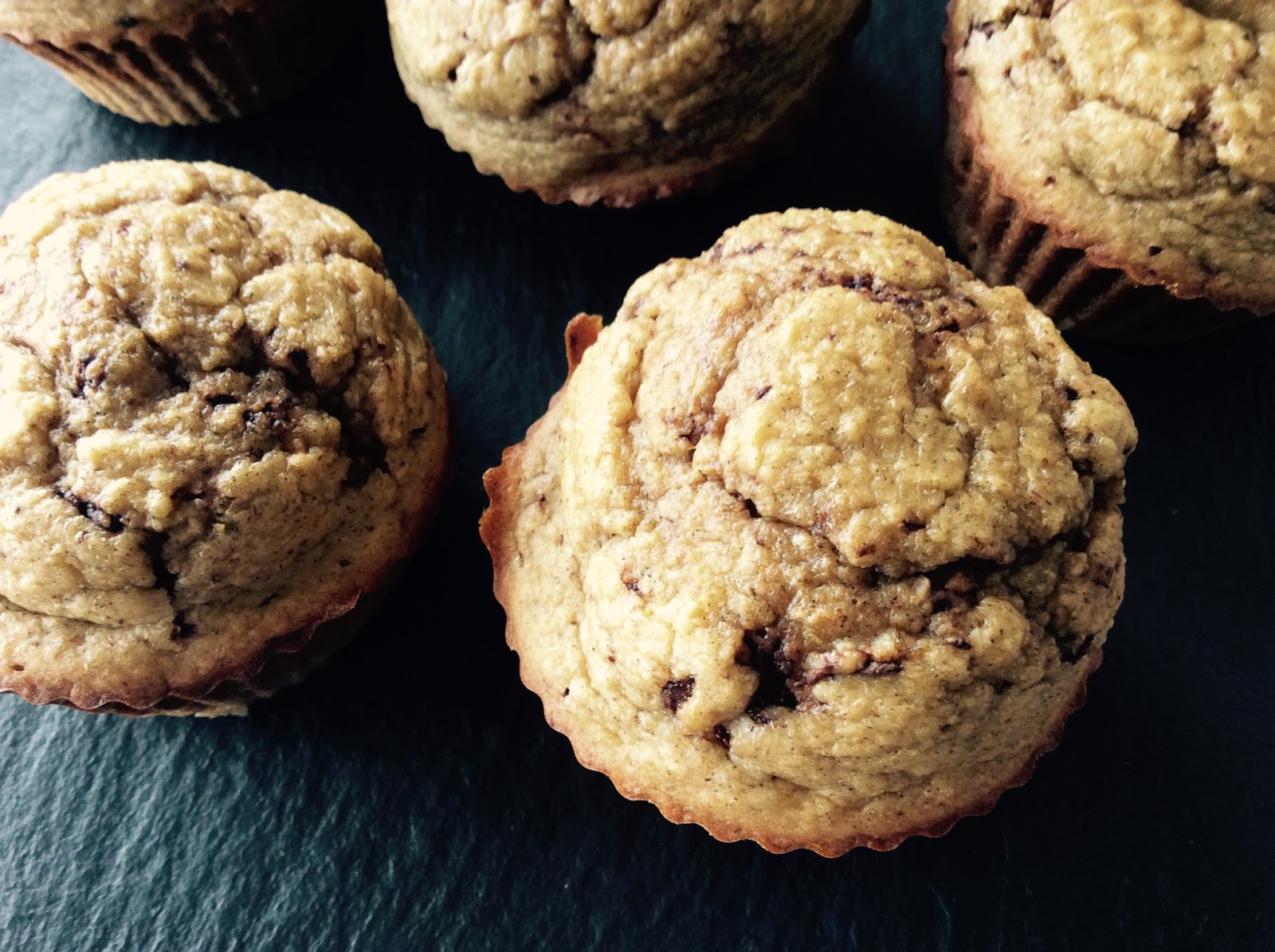 Muffins de banana, aveia e chocolate sem farinha SAPO Lifestyle
