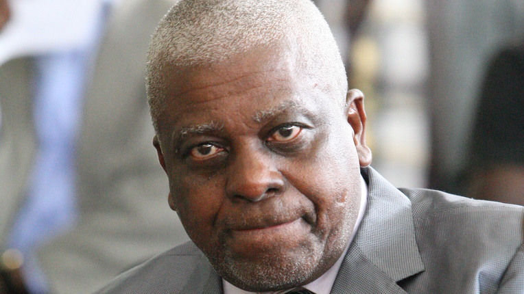 Eduardo dos Santos está a \