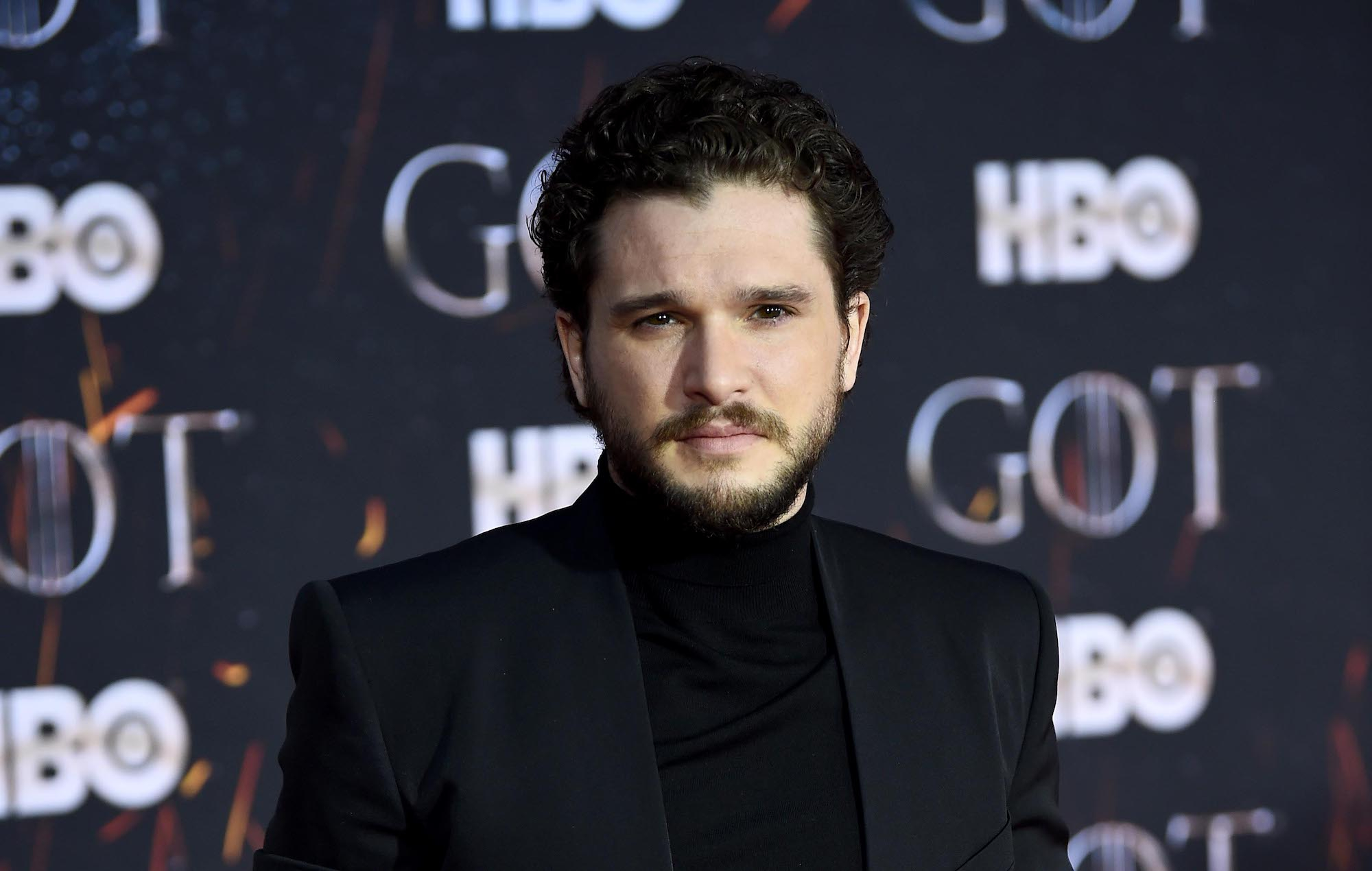 Porque é que estrelas como Kit Harington pedem ajuda após o fim de uma série