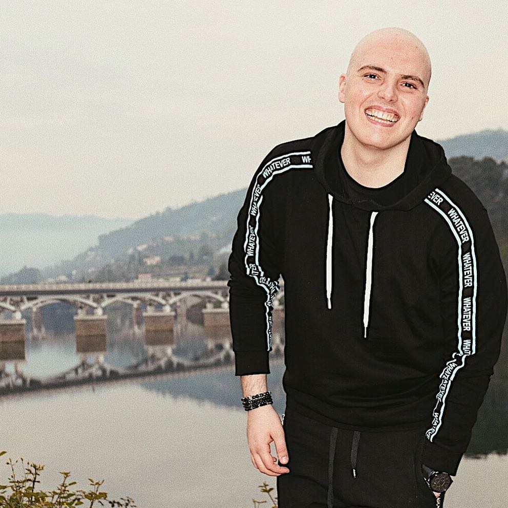 Ter um cancro antes dos 20 anos. “As únicas palavras do médico foram: ‘Tens cancro. Aproveita muito bem porque tens um mês de vida'”