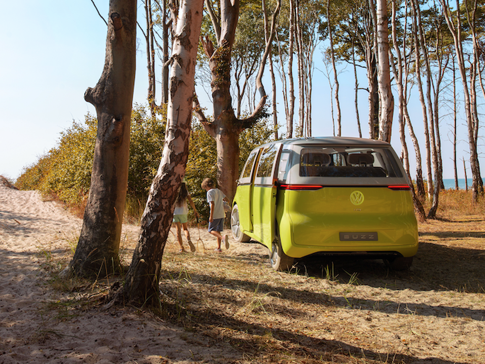 Conheça a nova “pão de forma” elétrica, com “olhos” e mão portuguesa