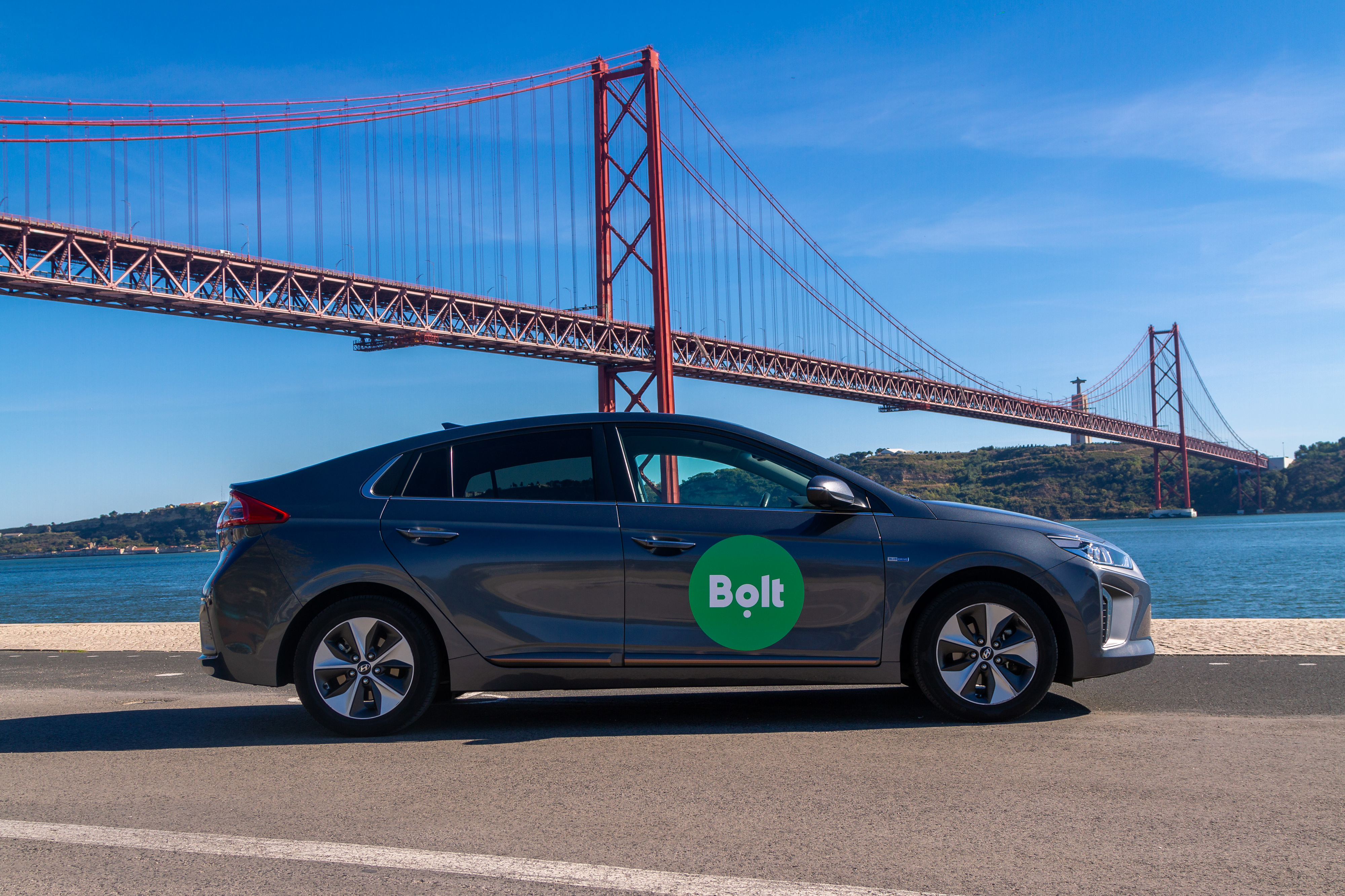 Precisa de enviar uma encomenda urgente? Este novo serviço da Bolt faz entregas no próprio dia