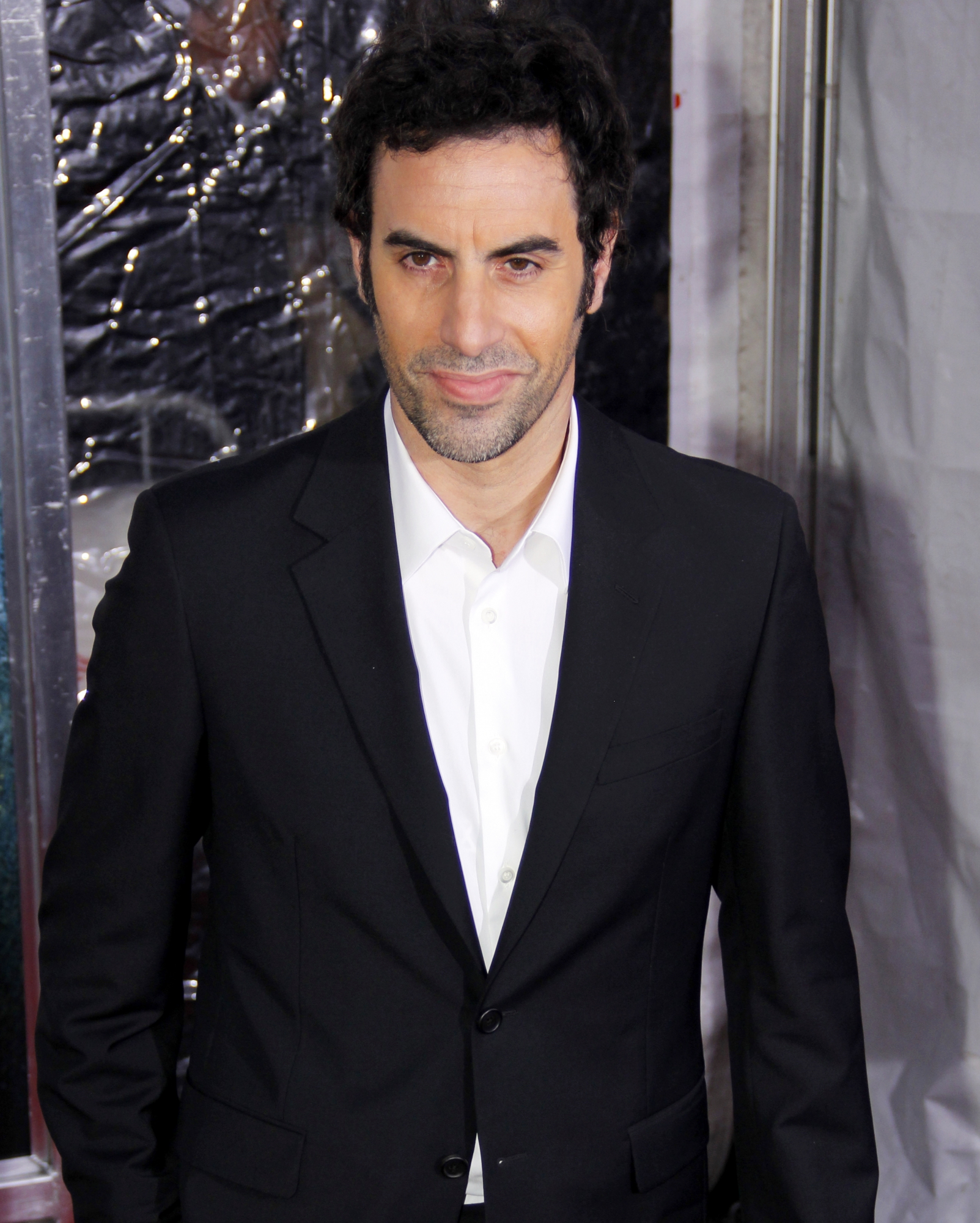 Sacha Baron Cohen quase foi Freddie Mercury no cinema — mas não se entendeu com os Queen