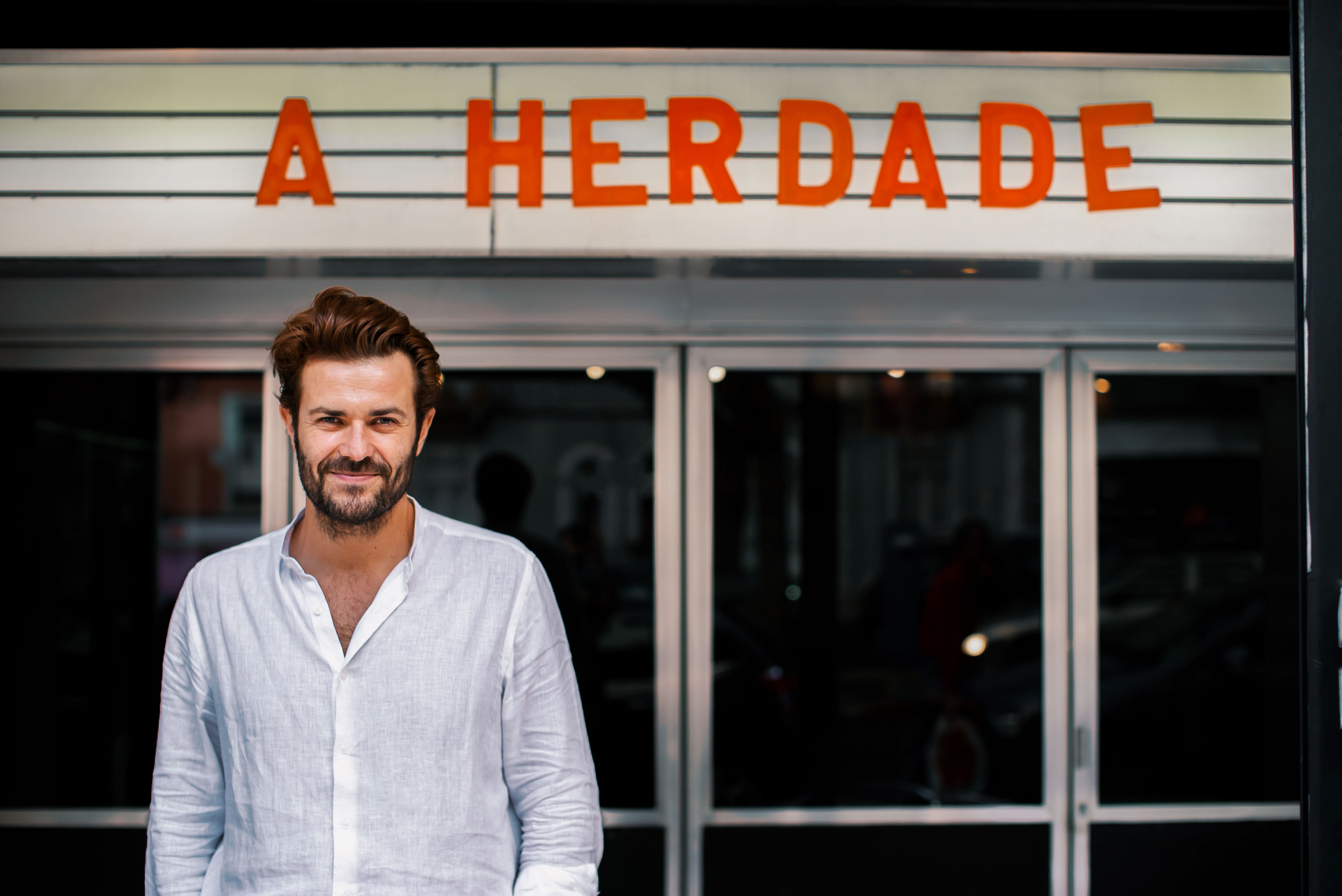 Albano Jerónimo. “A vida muitas vezes não nos salva e eu gosto dessa crueldade”