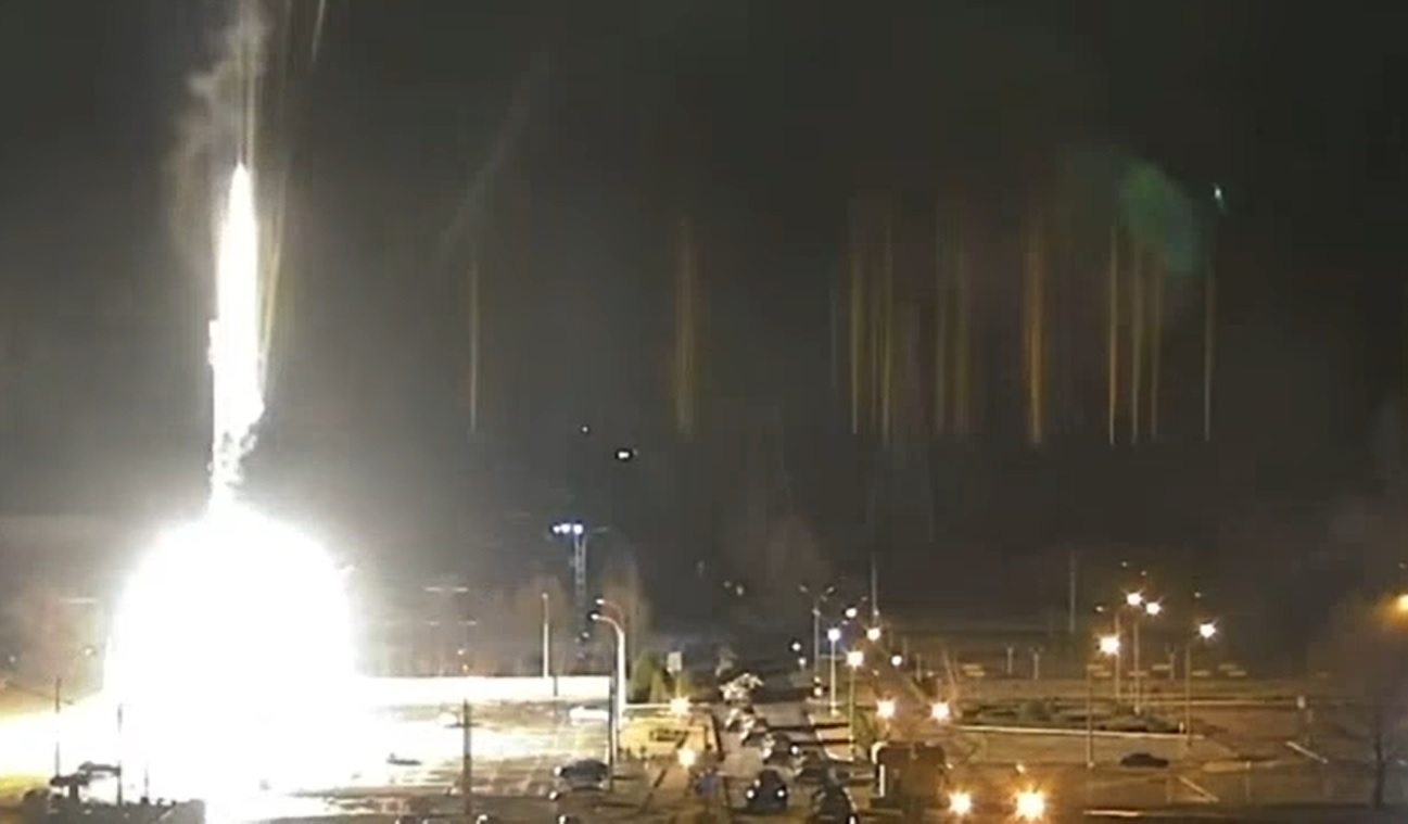 Russos atacam central nuclear. Zelensky faz apelo desesperado. “A Europa tem de acordar agora”