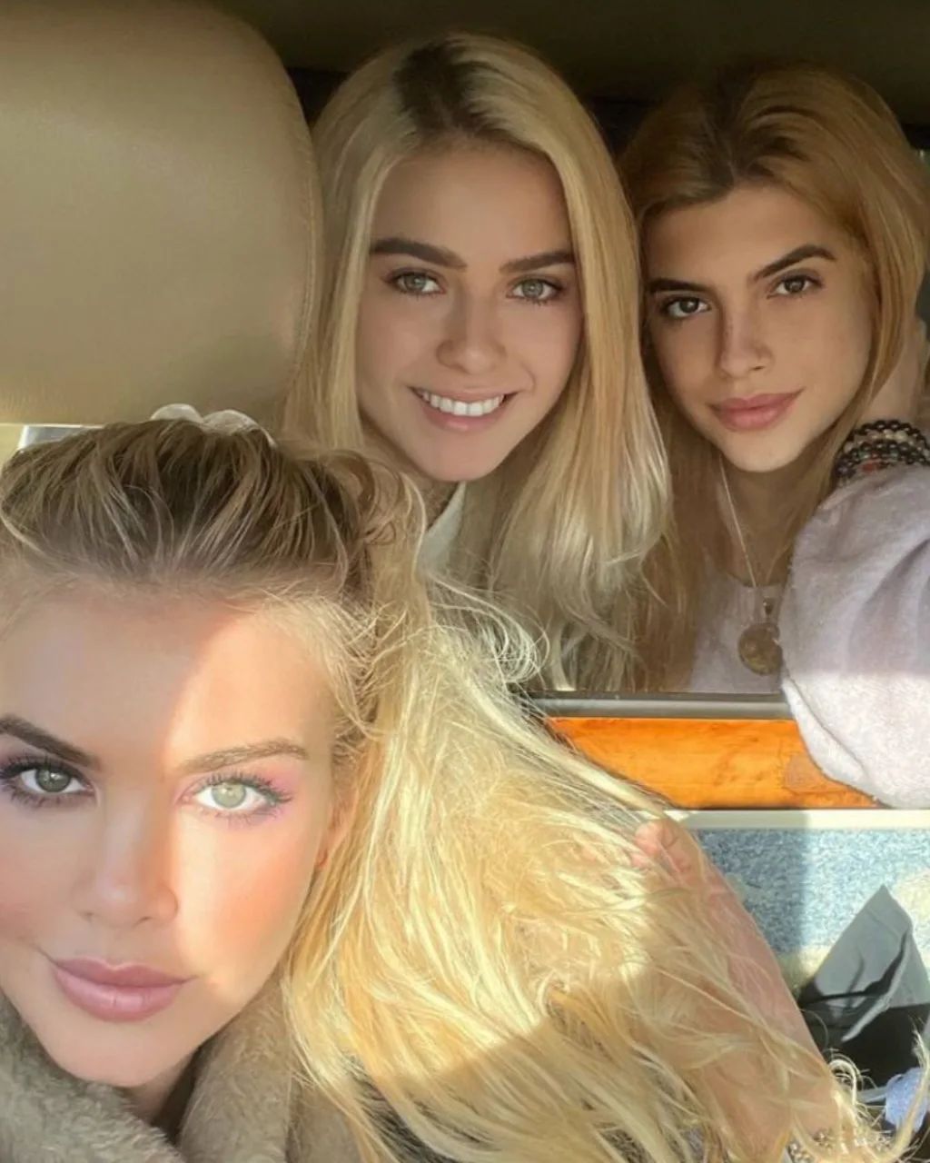 Influenciadora atraiu amigas, fez-lhes lavagem cerebral e agora foi presa. É suspeita de vários crimes