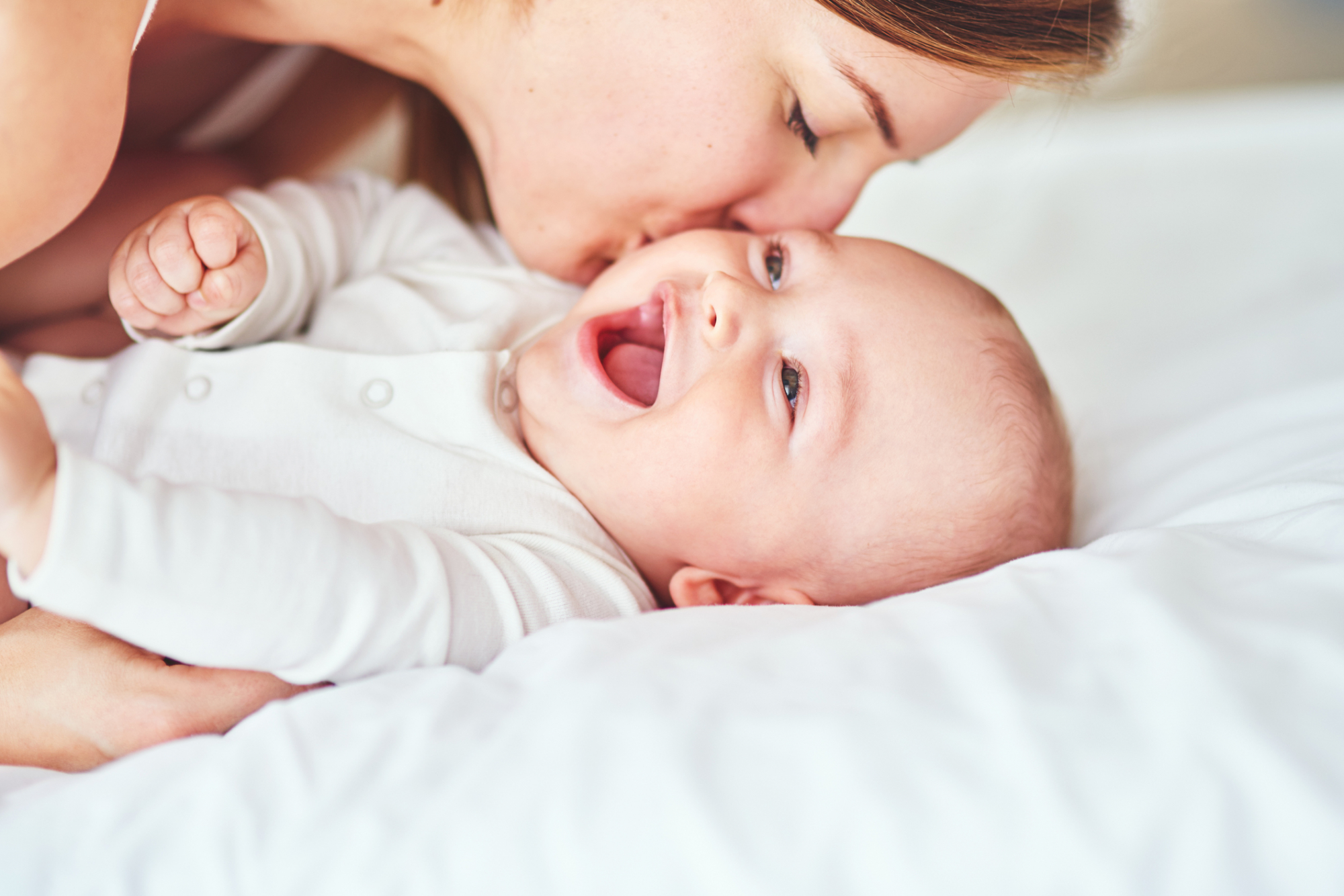 Não deem beijinhos aos recém-nascidos — podem ser fatais