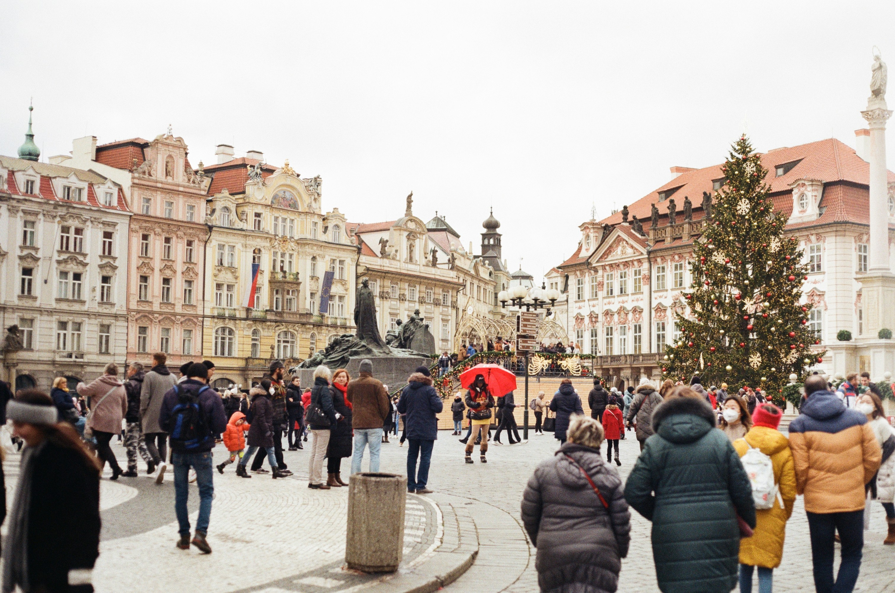 Visite os mercados de Natal deslumbrantes de Praga e Budapeste e descanse nestes hotéis Eurostars