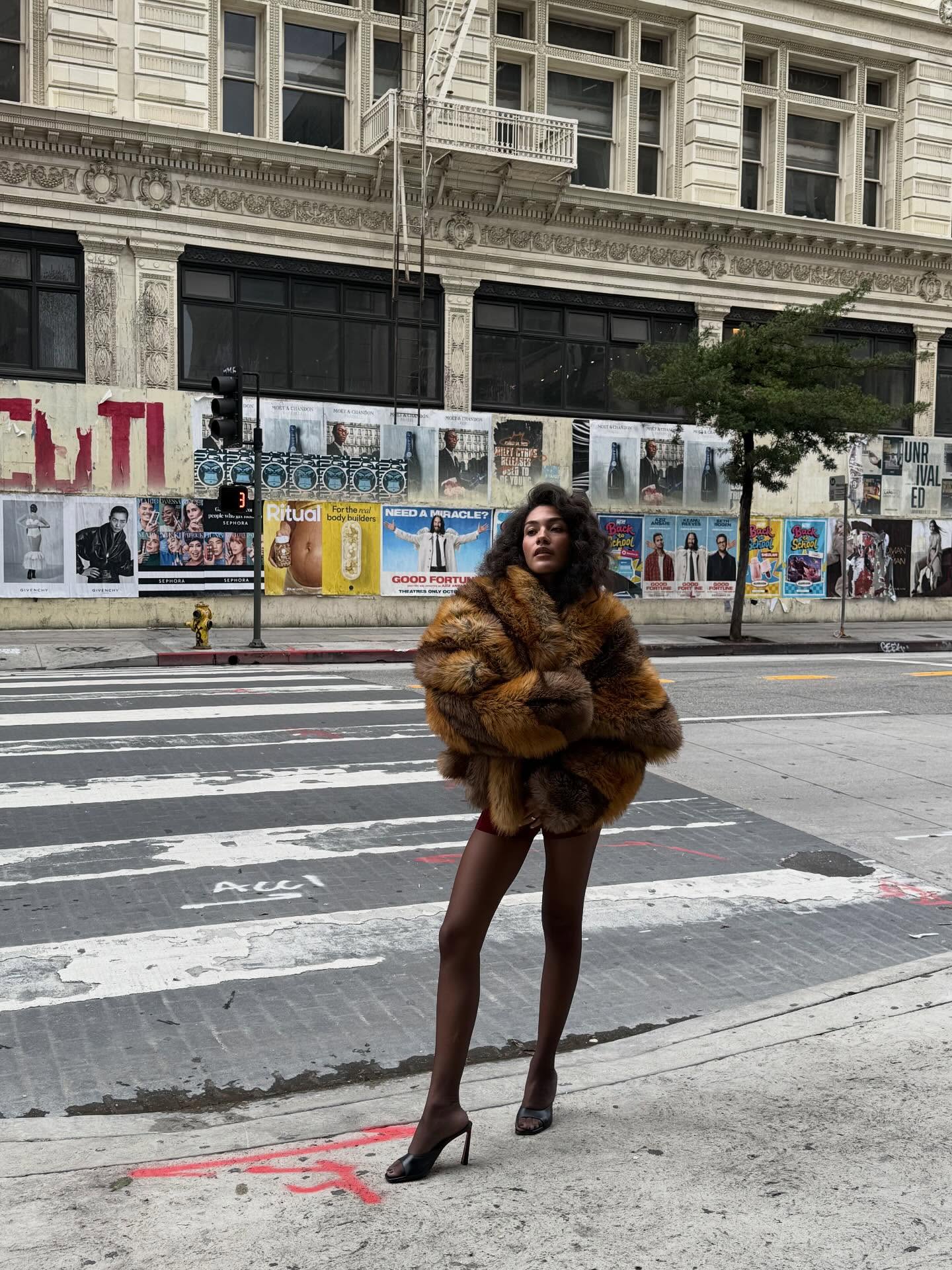 Fenómeno da música e ícone de estilo, Olivia Dean reinou em 2025. Saiba tudo sobre a cantora (e veja 28 looks)