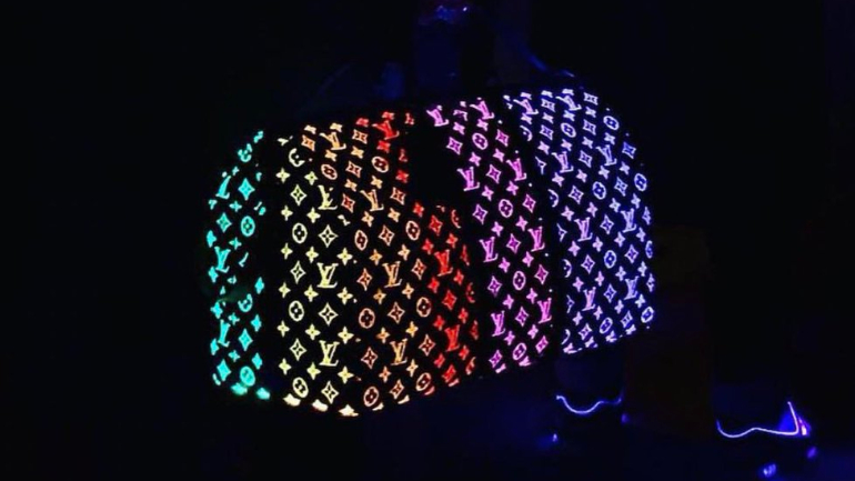 A nova mala da Louis Vuitton brilha no escuro e a internet entrou em delírio