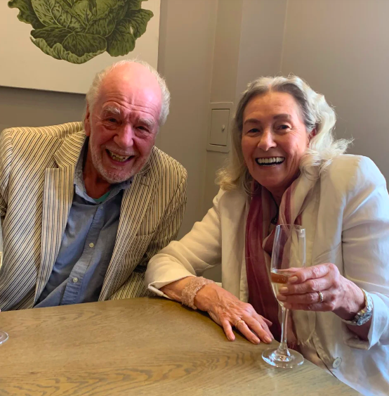 Este casal encontrou o amor aos 80 anos — e tudo começou num choque de carrinhos de supermercado