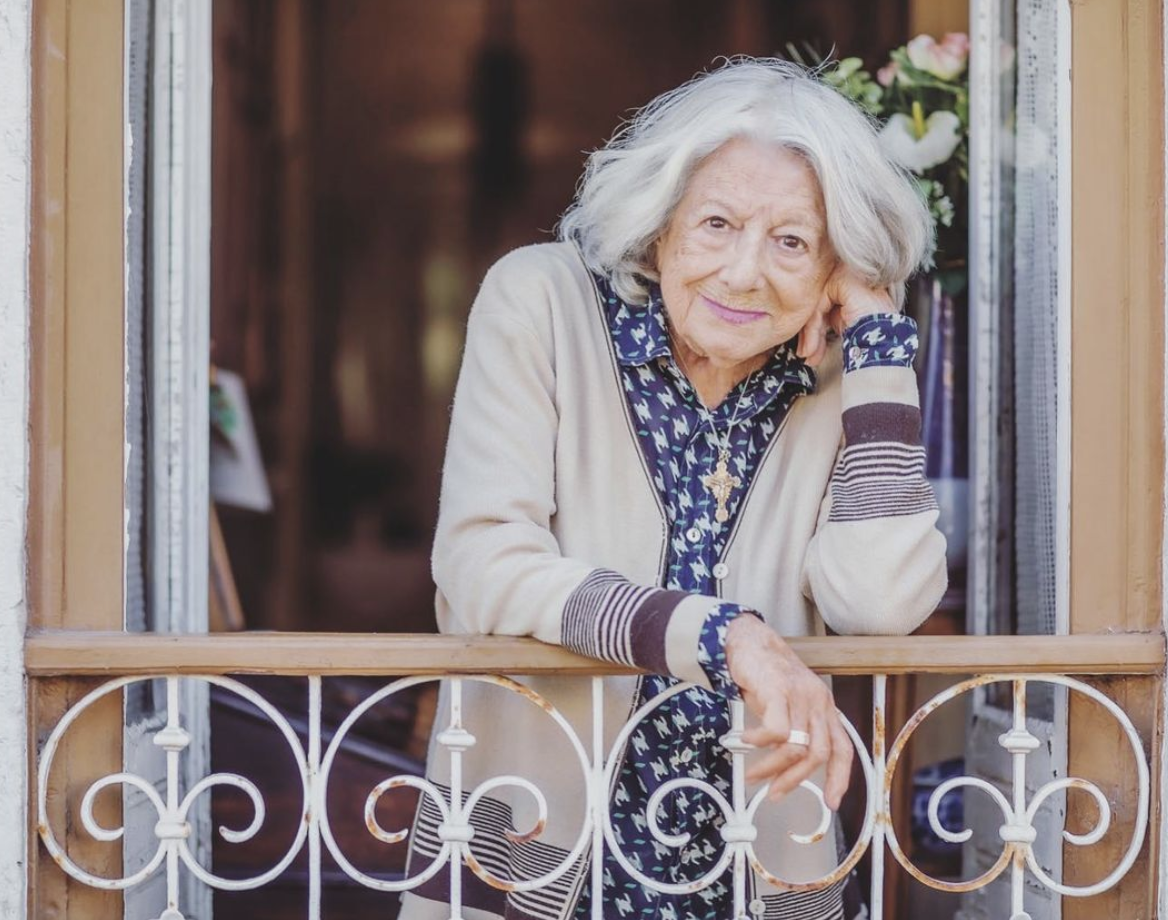 Eunice Muñoz transportada de urgência para o hospital. Atriz de 93 anos está sob observação