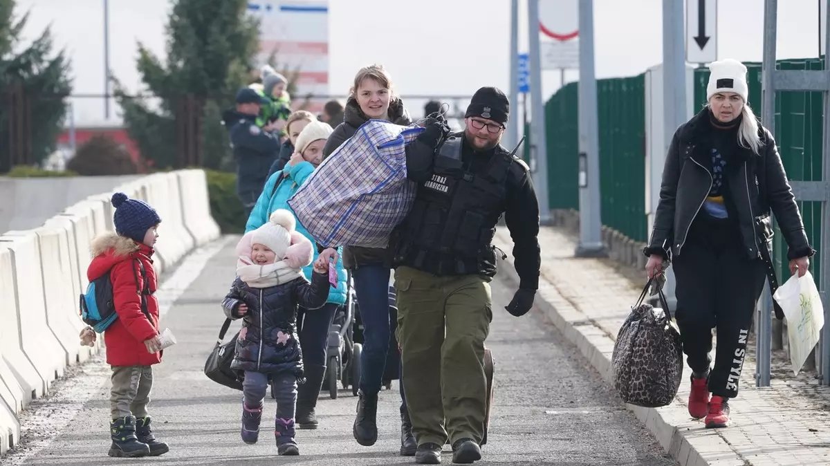 Do herói da ponte a Nataliya, que cruzou a fronteira com os filhos de um pai deseperado: as histórias da guerra
