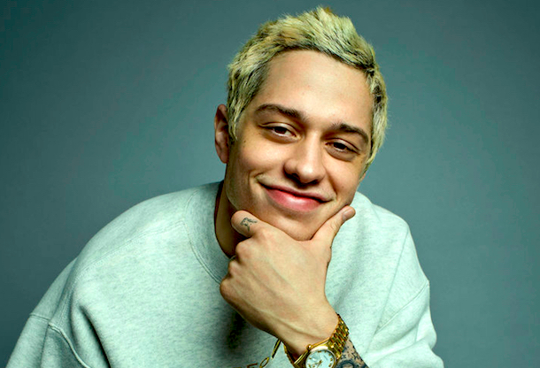Perdeu o pai no 11 de Setembro e é associado a muitas famosas. Quem é Pete Davidson?