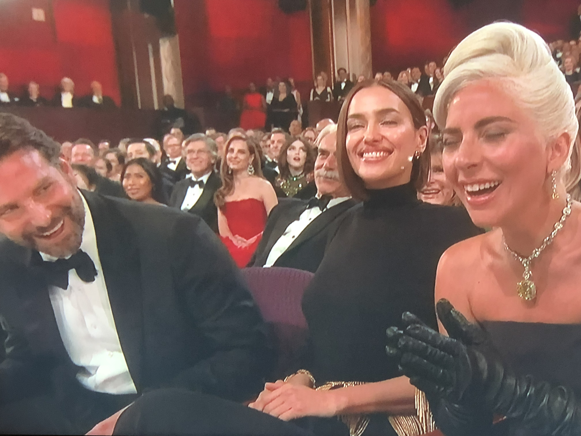 Óscares. Fim do rumor — Irina e Lady Gaga sentam-se lado a lado na cerimónia
