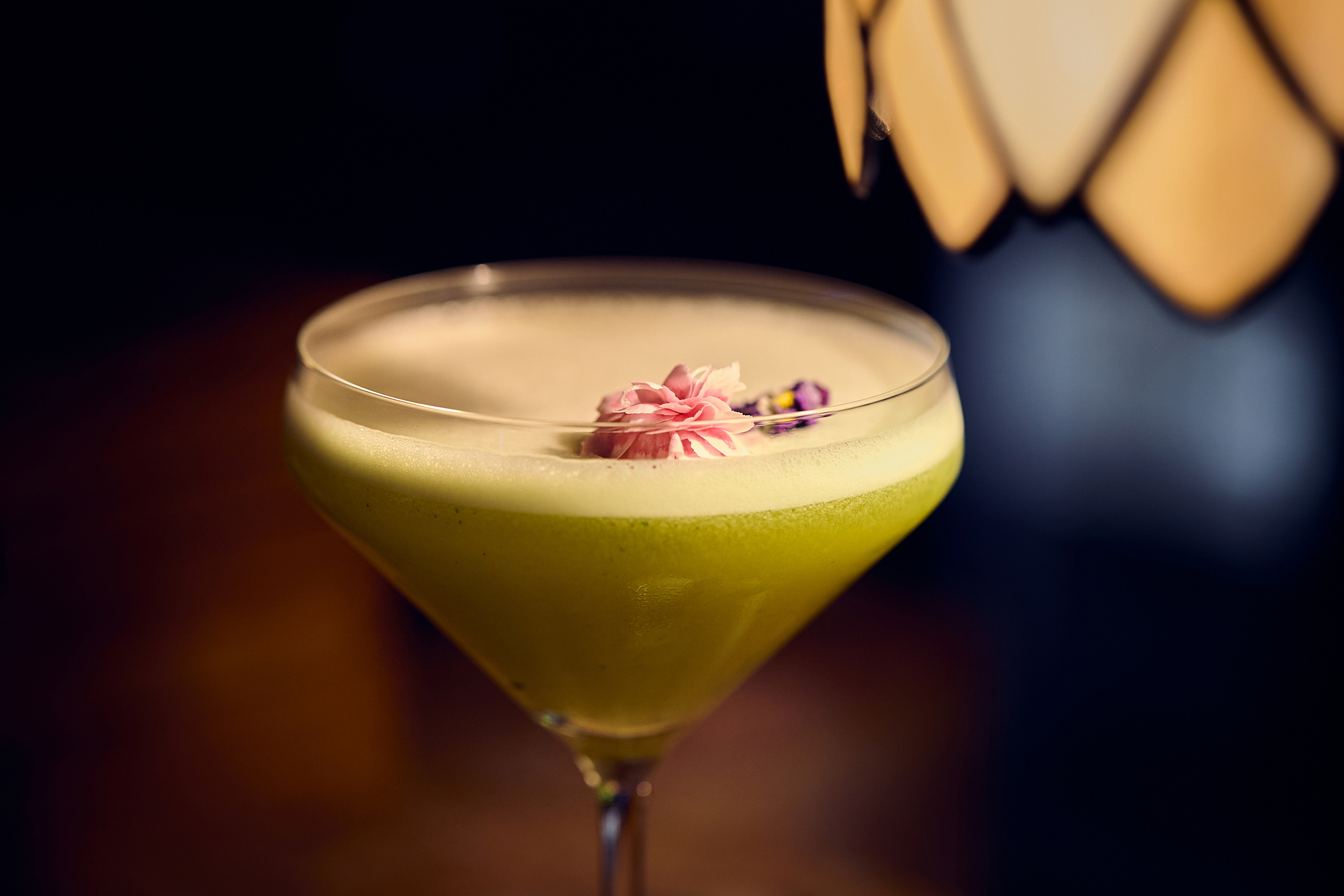 Cocktails, cornetos com tártaro de atum e DJ. O Mini Bar do chef Avillez tem tudo o que precisa