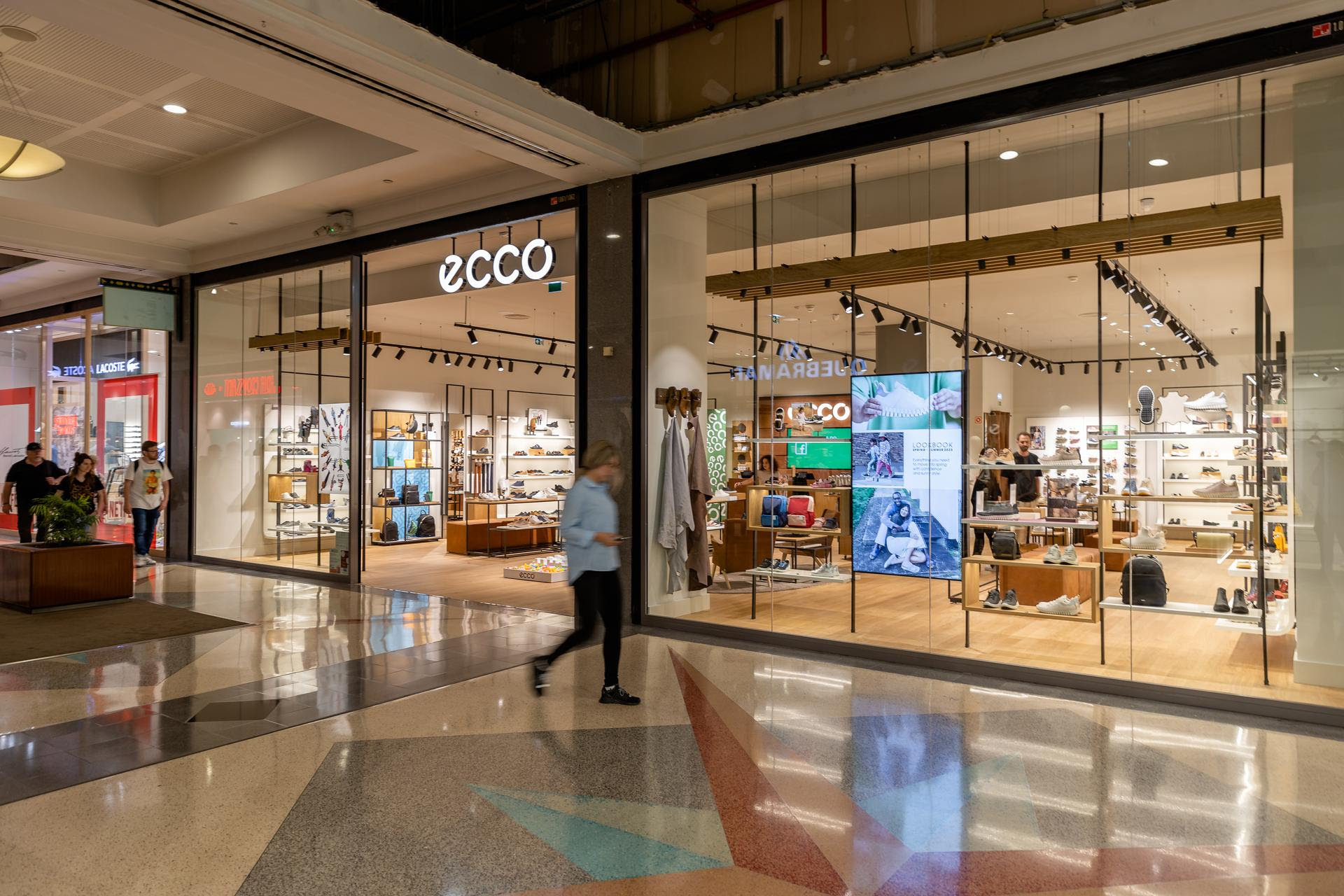 Há uma nova loja da Ecco em Portugal. Fica no Colombo e é um paraíso “premium” do calçado