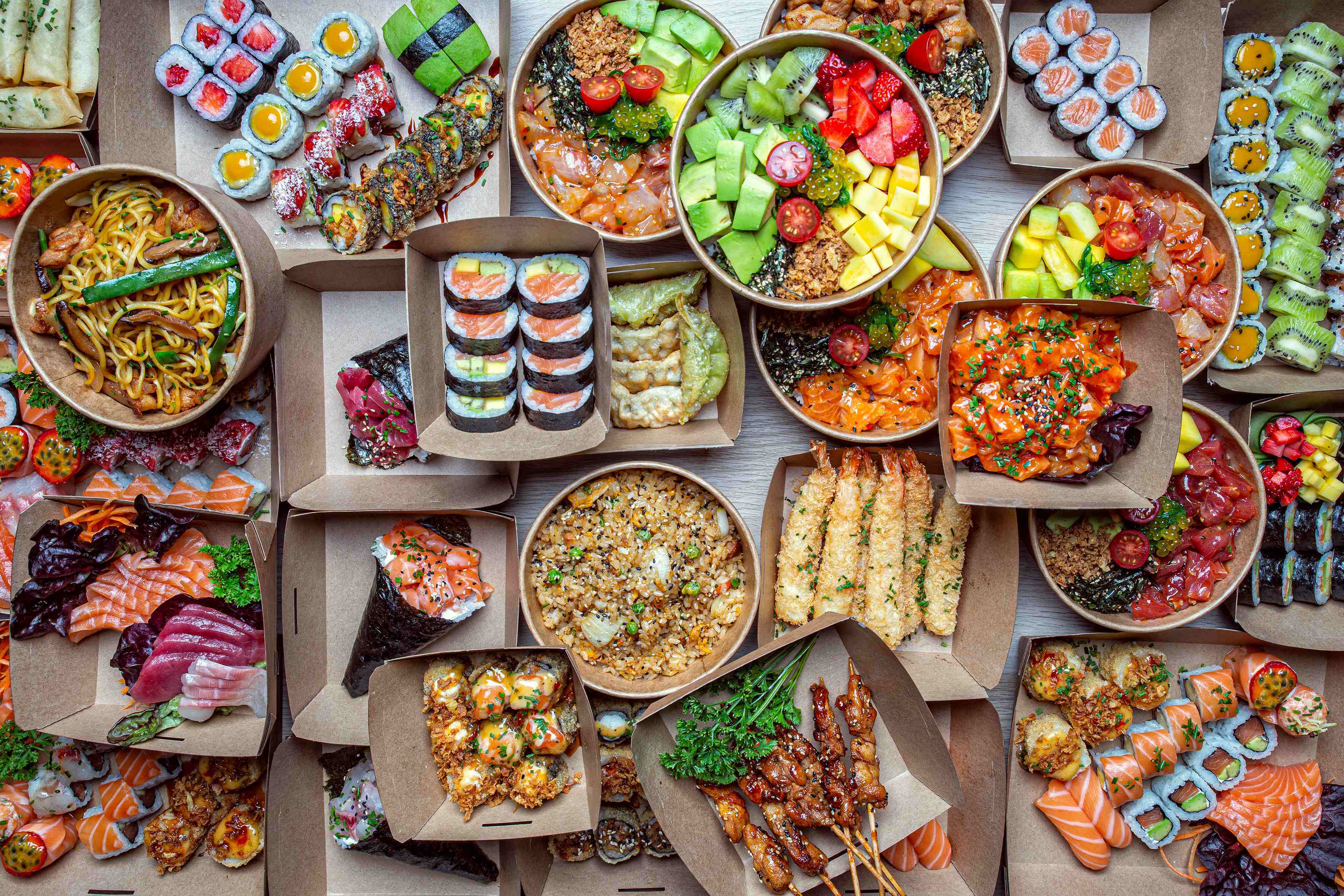 Sushi & Poke. As peças e as bowls asiáticas chegam a Torres Vedras — e têm o dedo de um youtuber