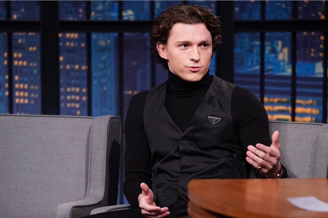 Tom Holland levado para o hospital depois de sofrer queda estrondosa nas filmagens de “Homem-Aranha”