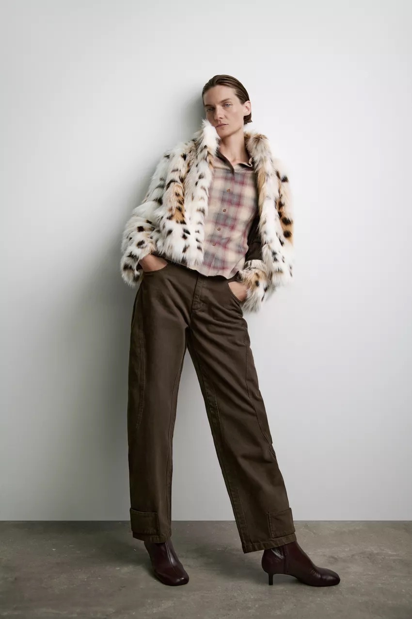 “O casaco de pelo da estação” é da Zara e está viral no TikTok. Espreite a peça e saiba quanto custa