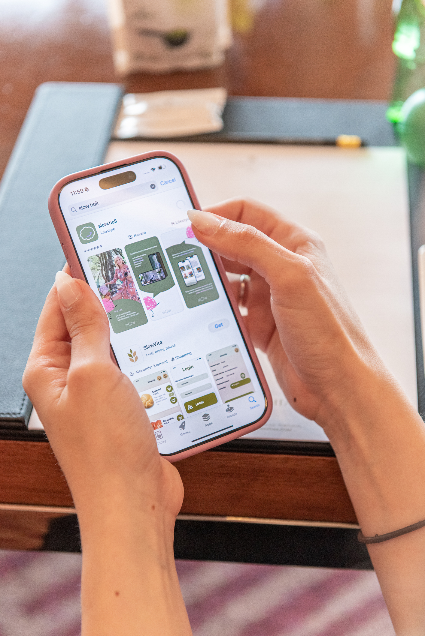 Slow Holi. Esta nova aplicação gratuita tem aulas de meditação e ioga e ajuda a monitorizar os níveis de stress