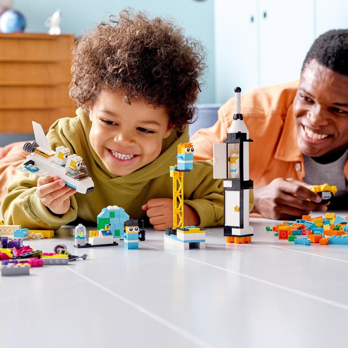 Estes 15 brinquedos são ideias para os miúdos lá de casa. Veja as sugestões de prendas para o Dia da Criança