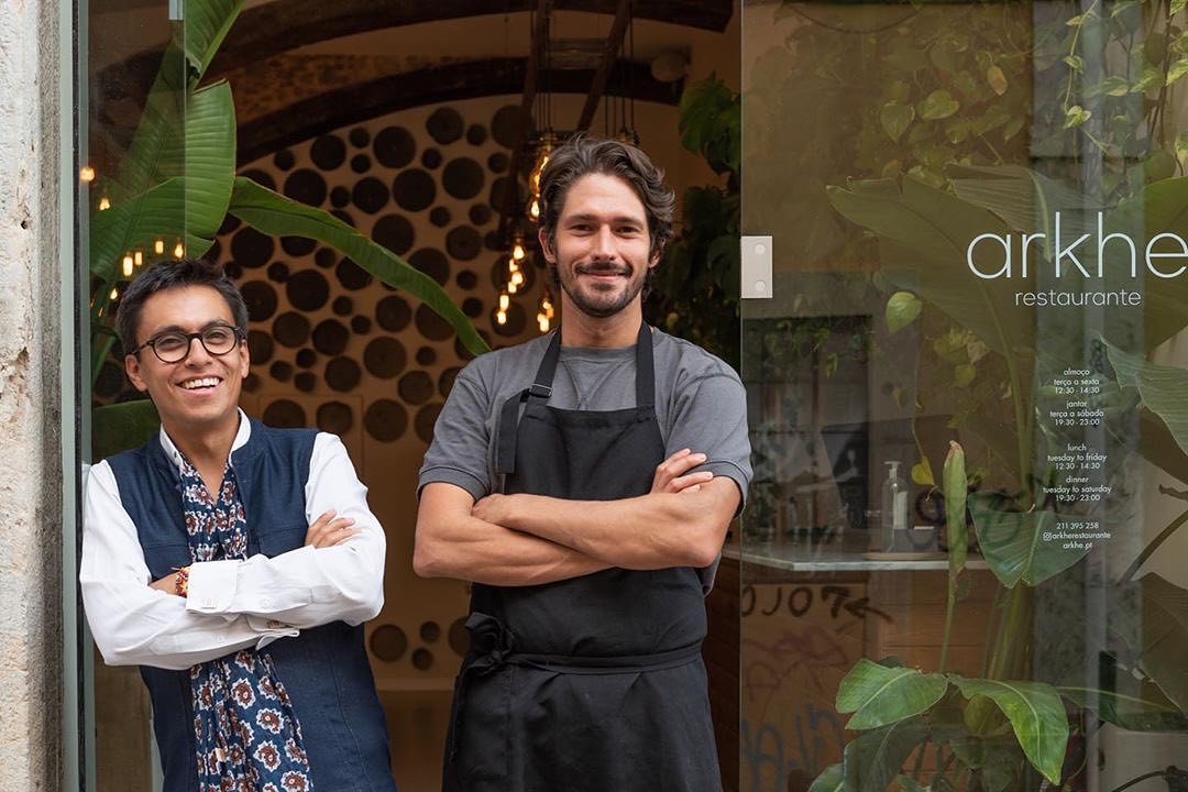 João e Alejandro, sócios do Arkhe: “Qualquer cozinha pode ir numa caixa de take away”