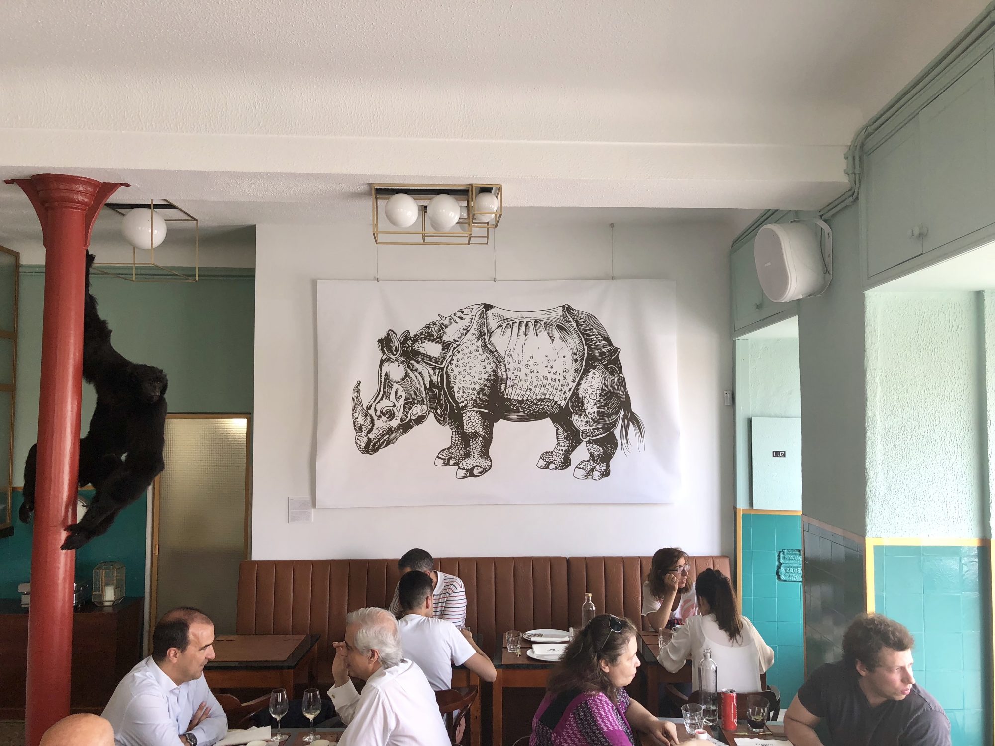 É fã de viagens? Boa, isso dá-lhe descontos num restaurante