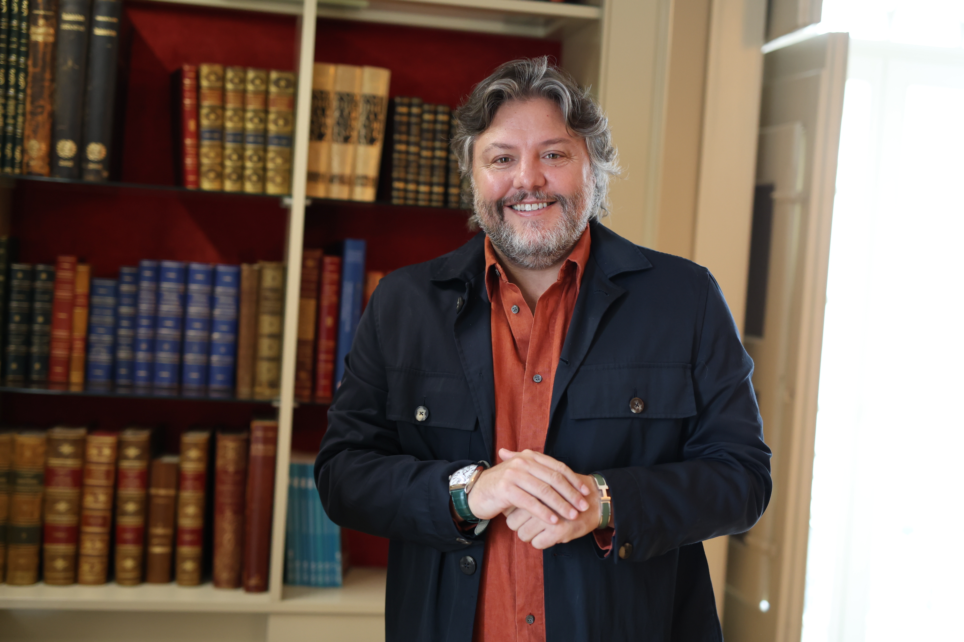 A Inteligência Artificial chegou ao teatro com o novo espetáculo de César Mourão (e já há bilhetes)