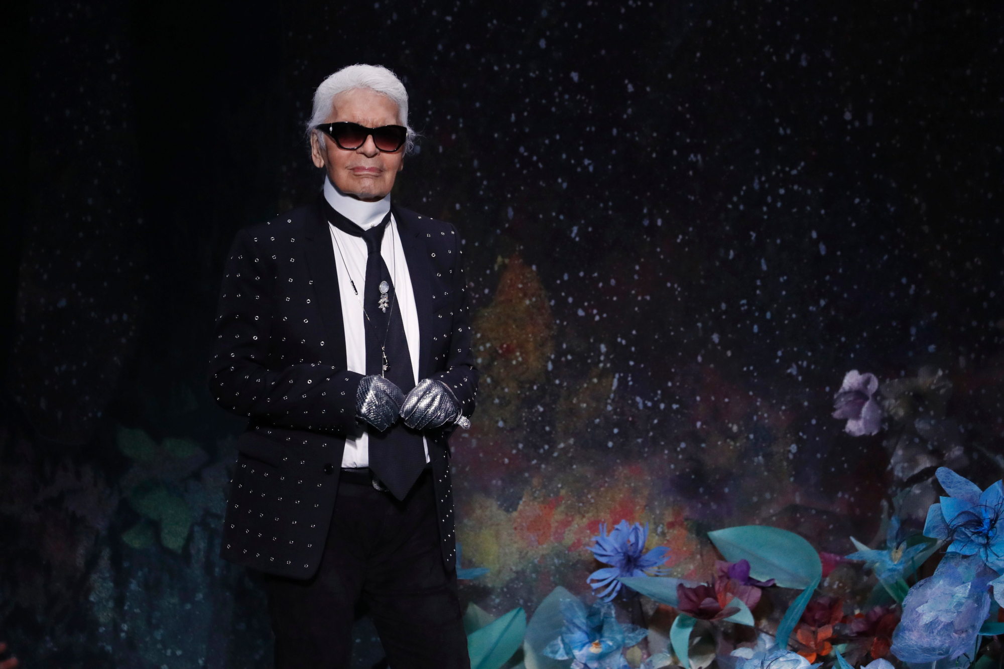 A polémica com o movimento #MeToo e a gata milionária. 5 histórias de Karl Lagarfeld 