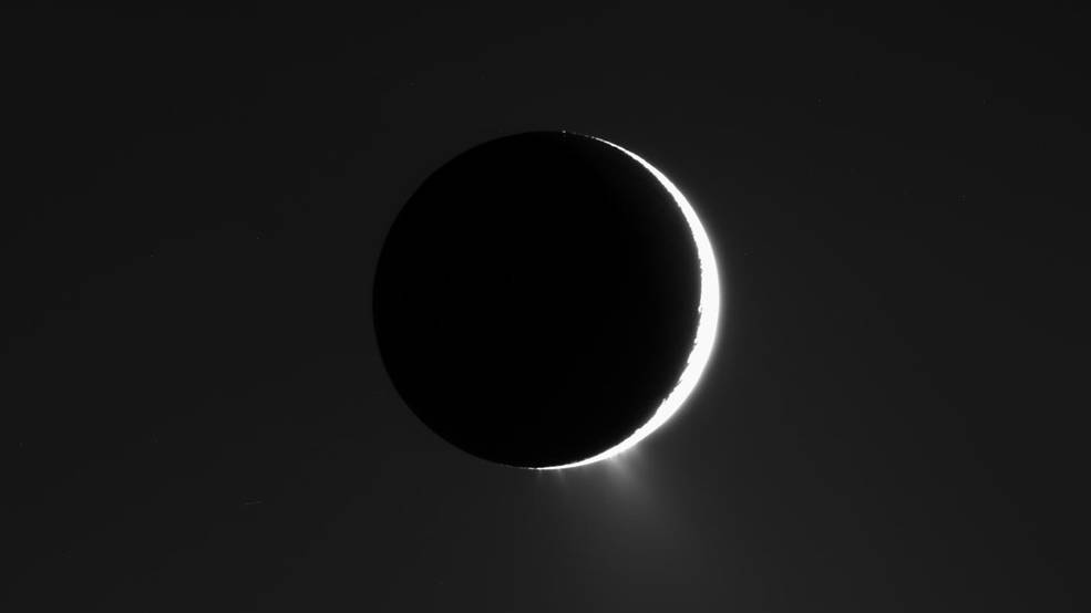 NASA descobre novos compostos orgânicos na lua de Saturno