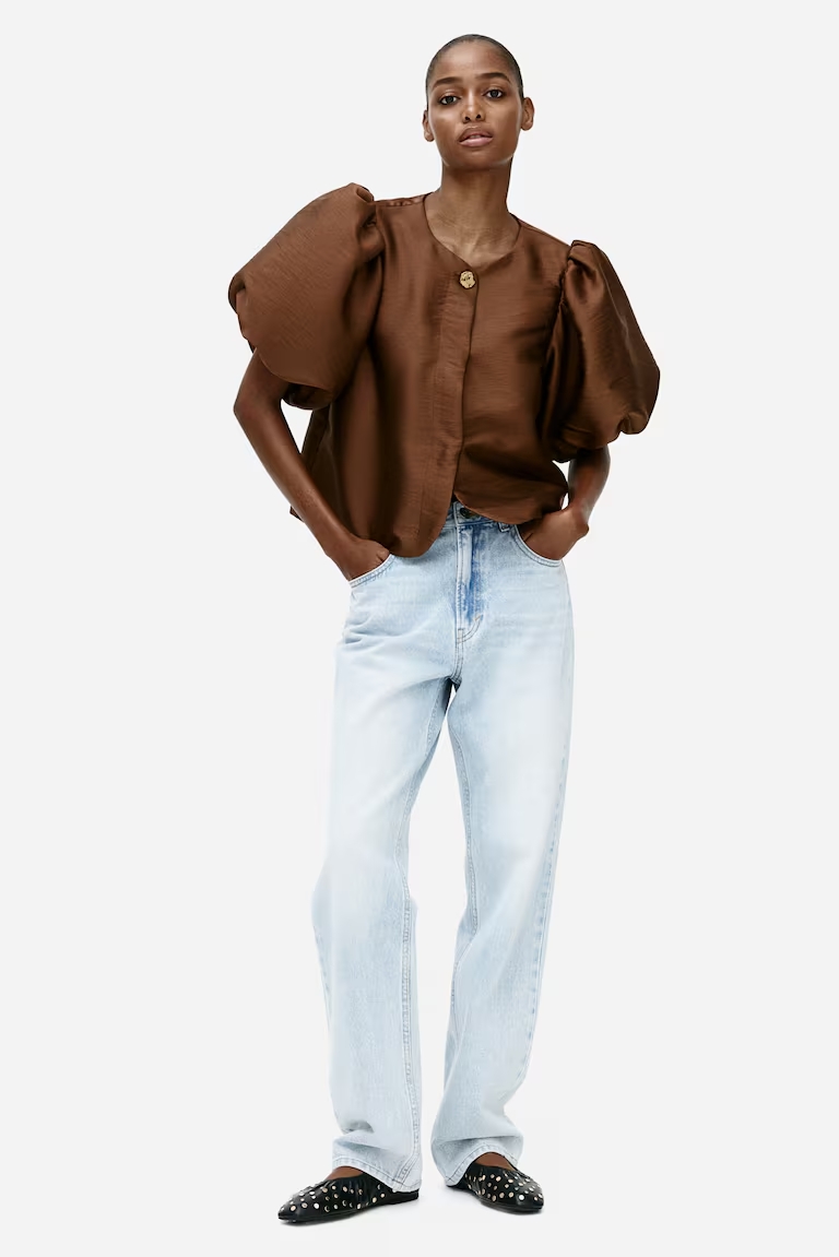 Estamos rendidos a esta nova blusa tendência da H&M (e há descontos generosos em outras cores)