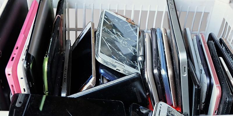 5 mil milhões de smartphones antigos guardados na gaveta. Operadores vão dar-lhes nova vida