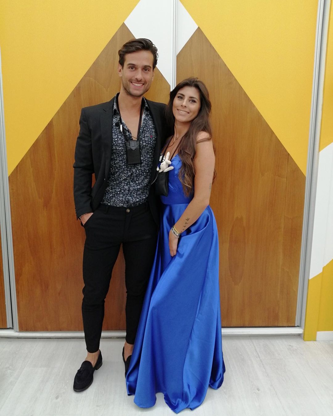 Namoro já é oficial: Ricardo surpreende Joana com mensagem em avião