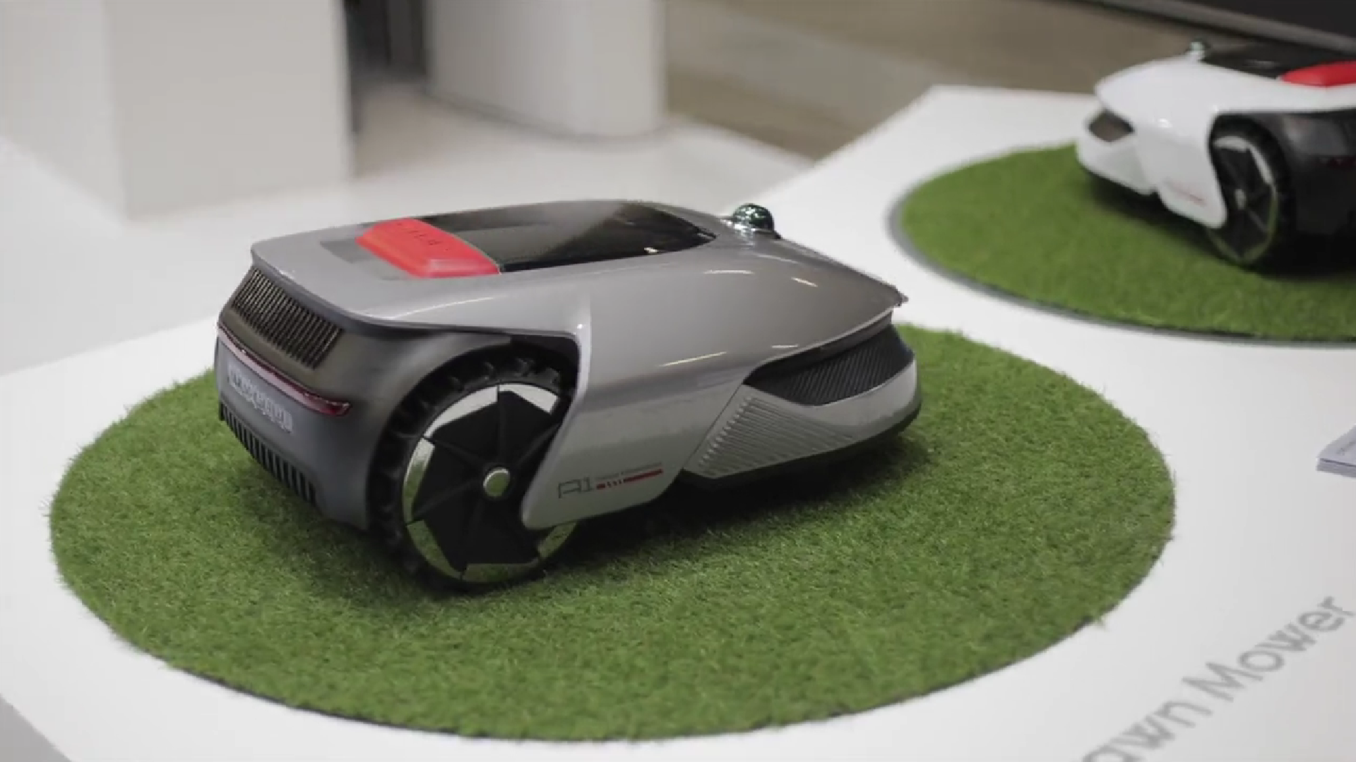 Este robot apara a relva e faz o mapeamento do jardim através de radar LiDAR