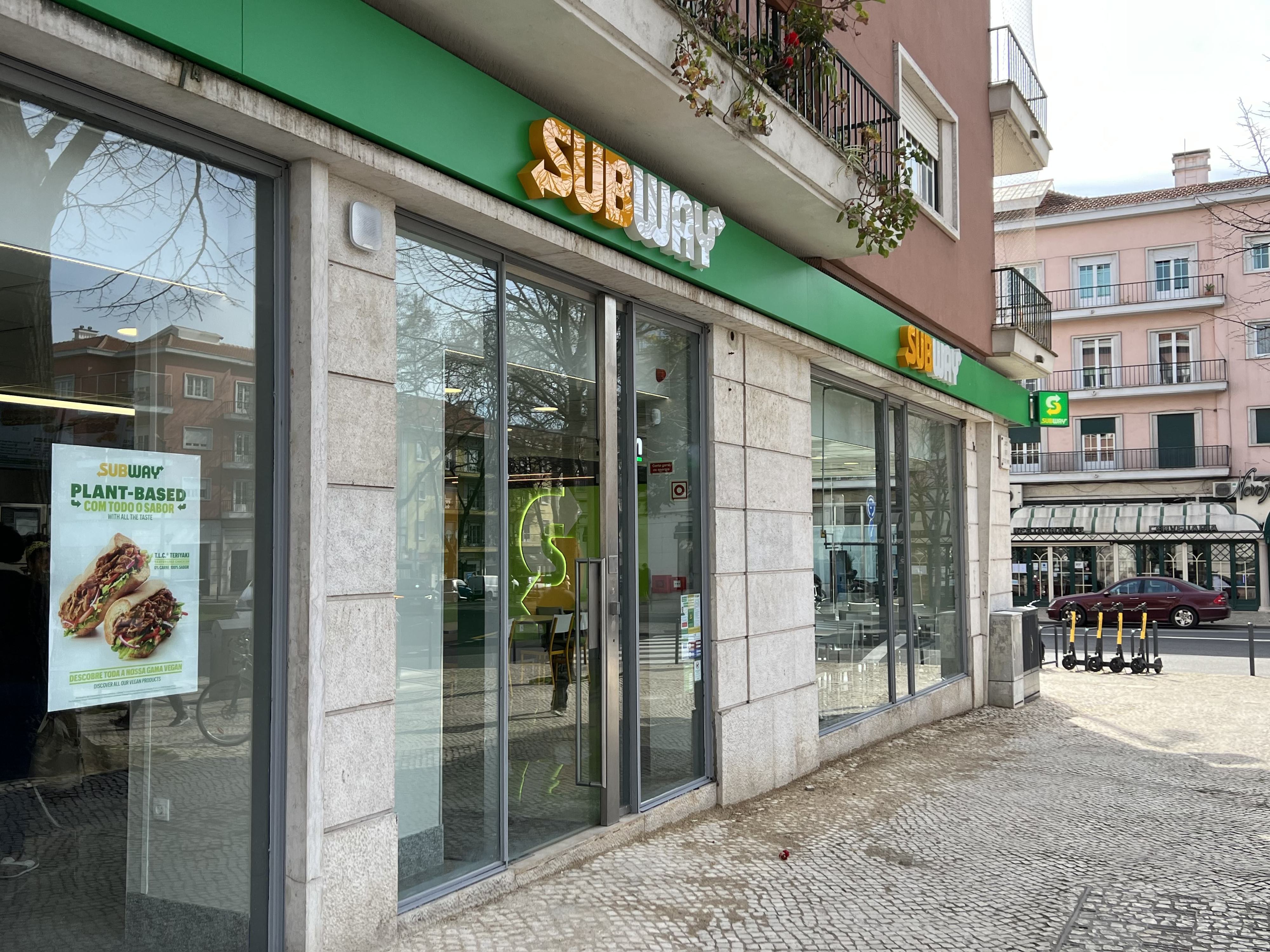 Mega Subway já abriu mesmo no coração de Alvalade