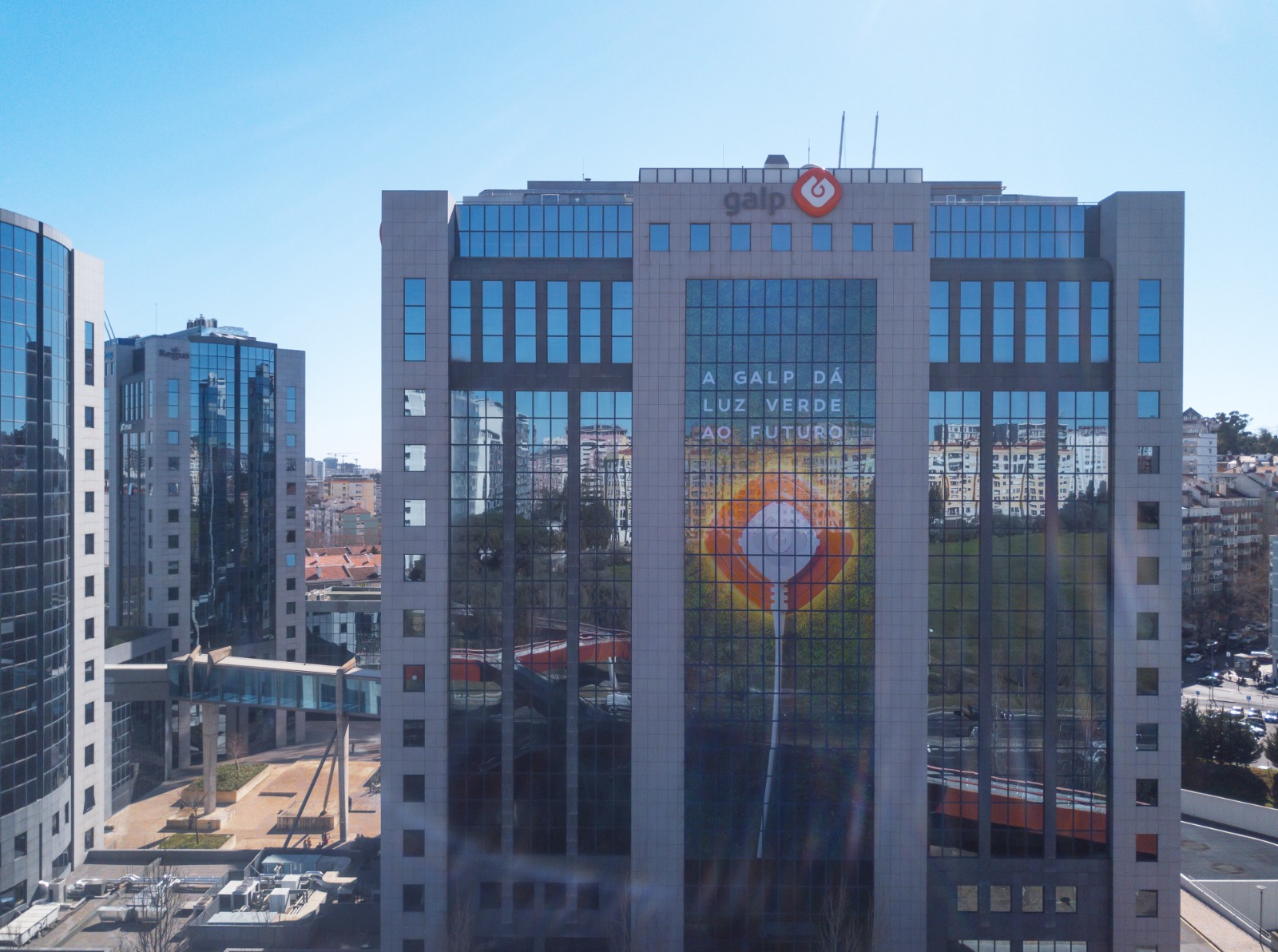 Galp descobre o equivalente a 10 mil milhões de barris de petróleo. Família Amorim encaixou 915 milhões de euros