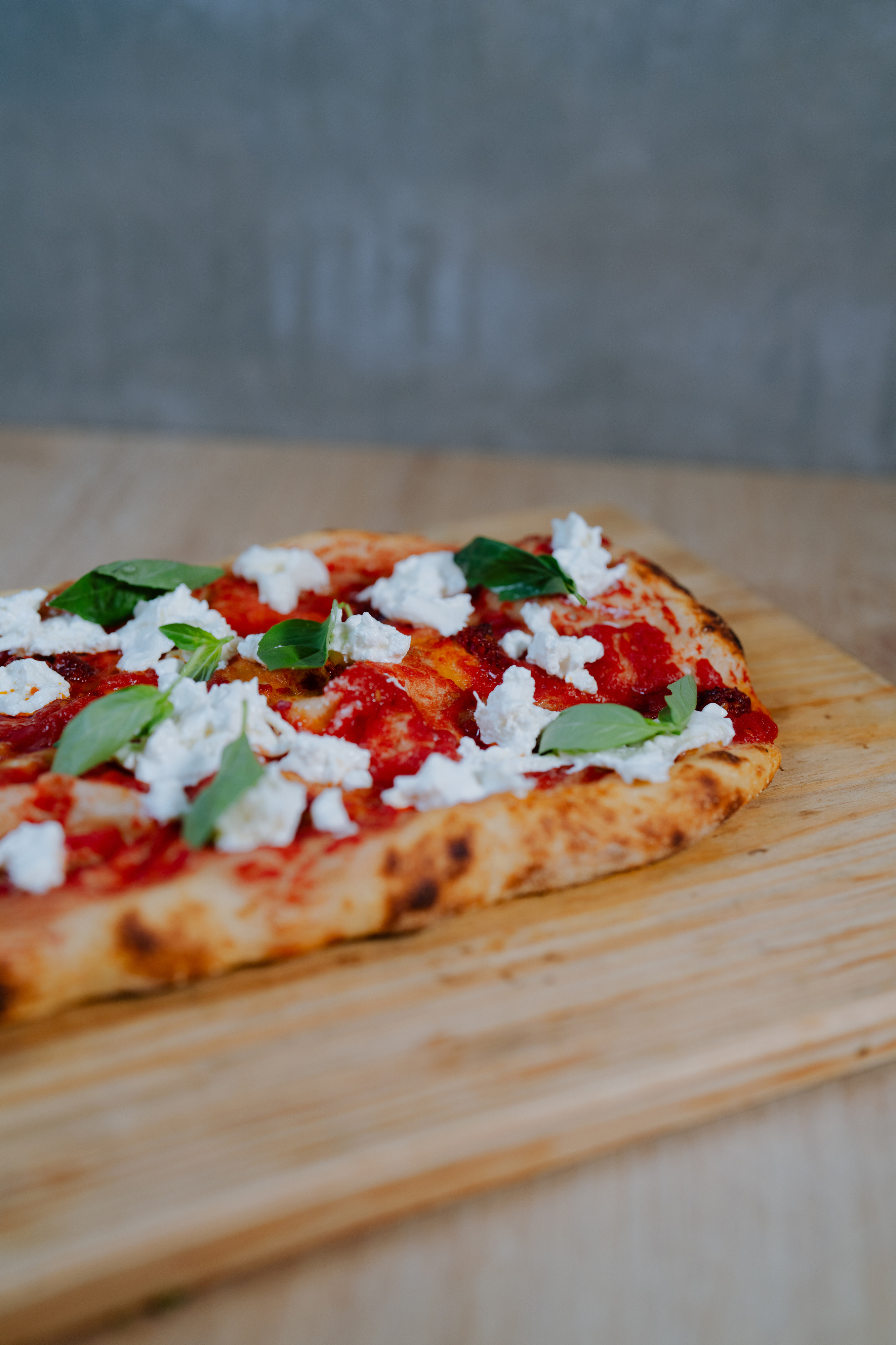 As fatias de pizza verdadeiramente romanas já chegaram a Lisboa. Conheça as delícias do La Lupa