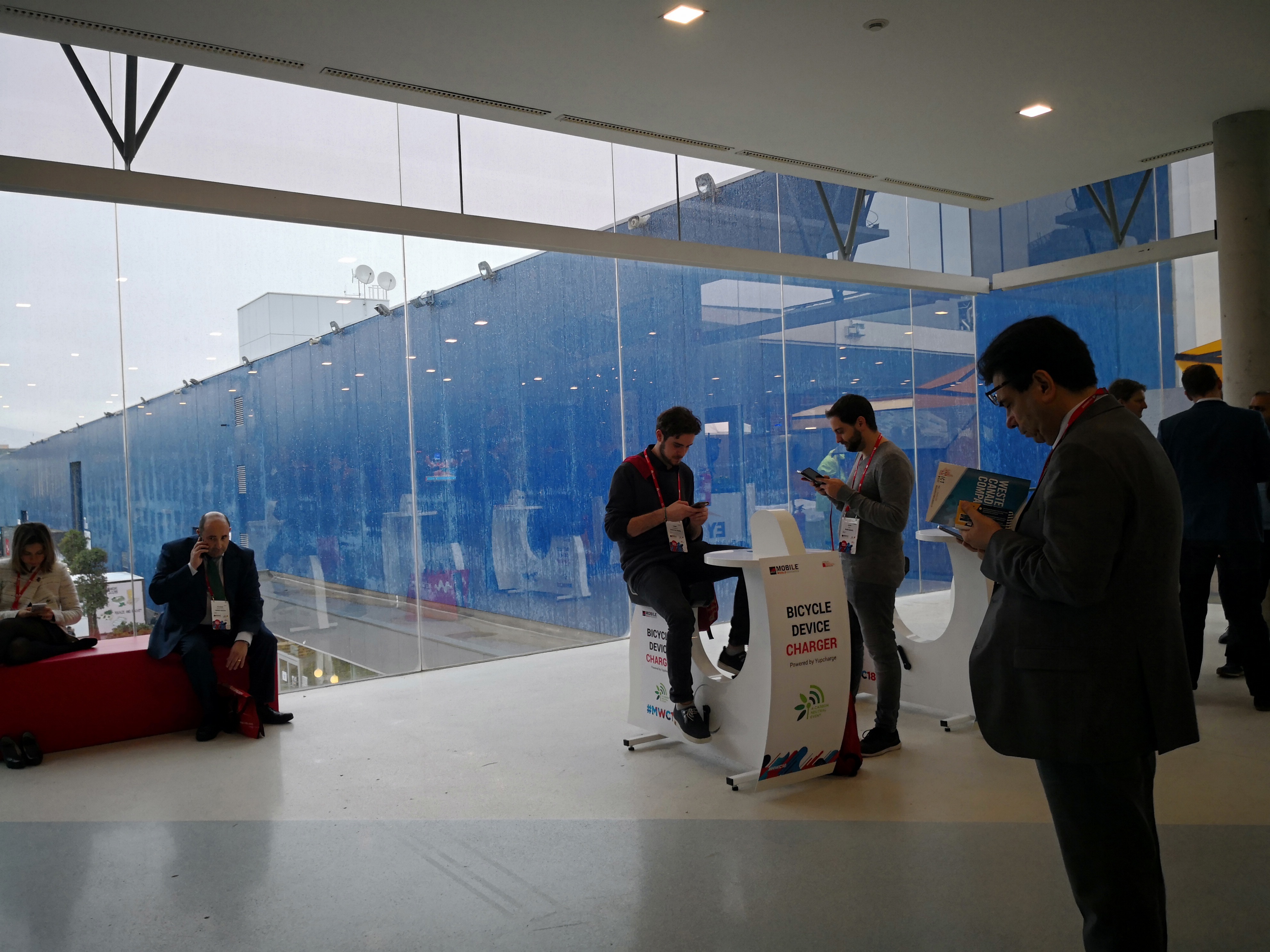 Saldos. Sport Zone já está com descontos que vão até 50%