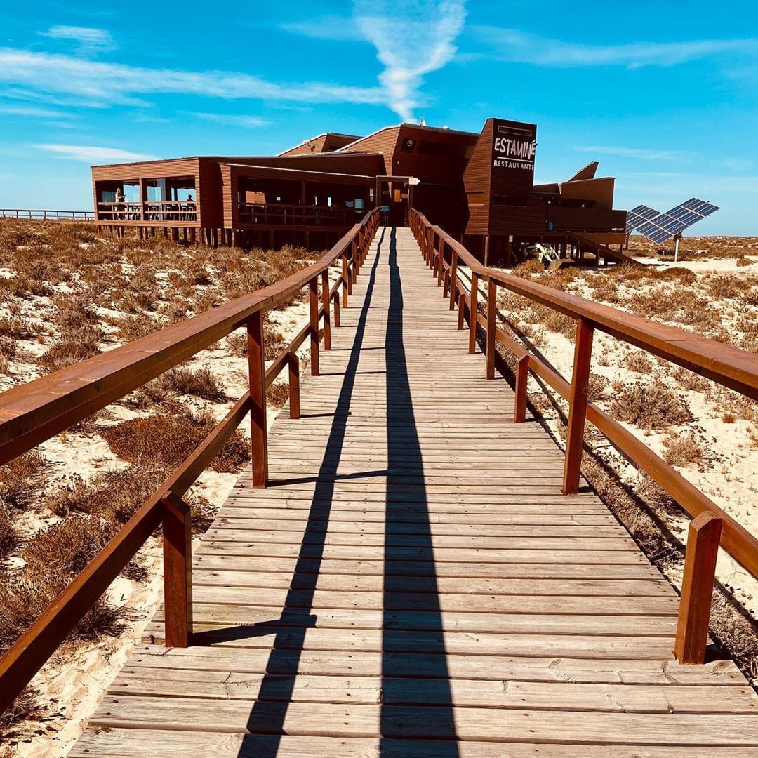 Depois de incêndio, o único restaurante da ilha Deserta, em Faro, volta a abrir