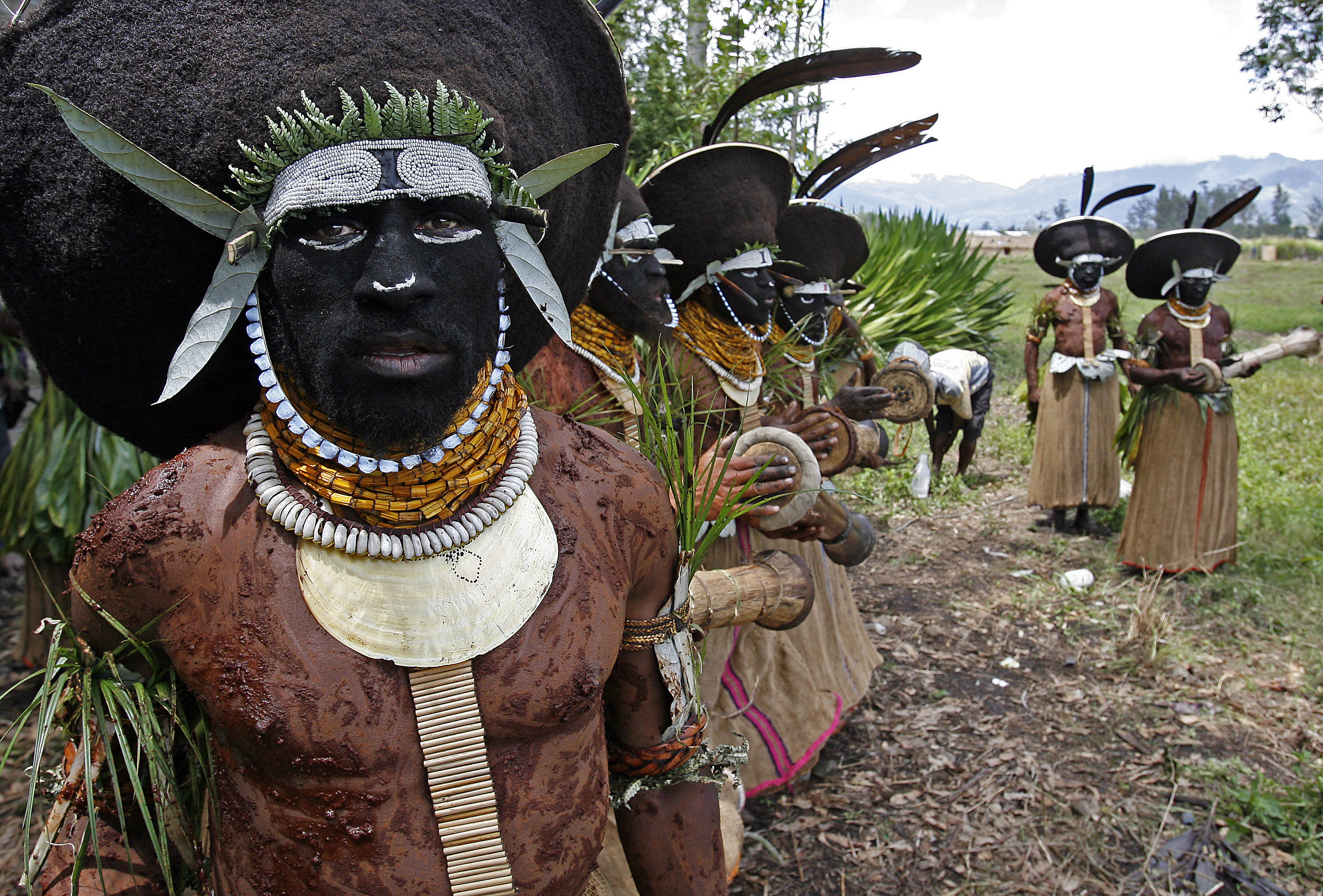 Куньяза. Народ Буби Гвинея. Папуа новая Гвинея женщины. Папуа новая Гвинея животные.